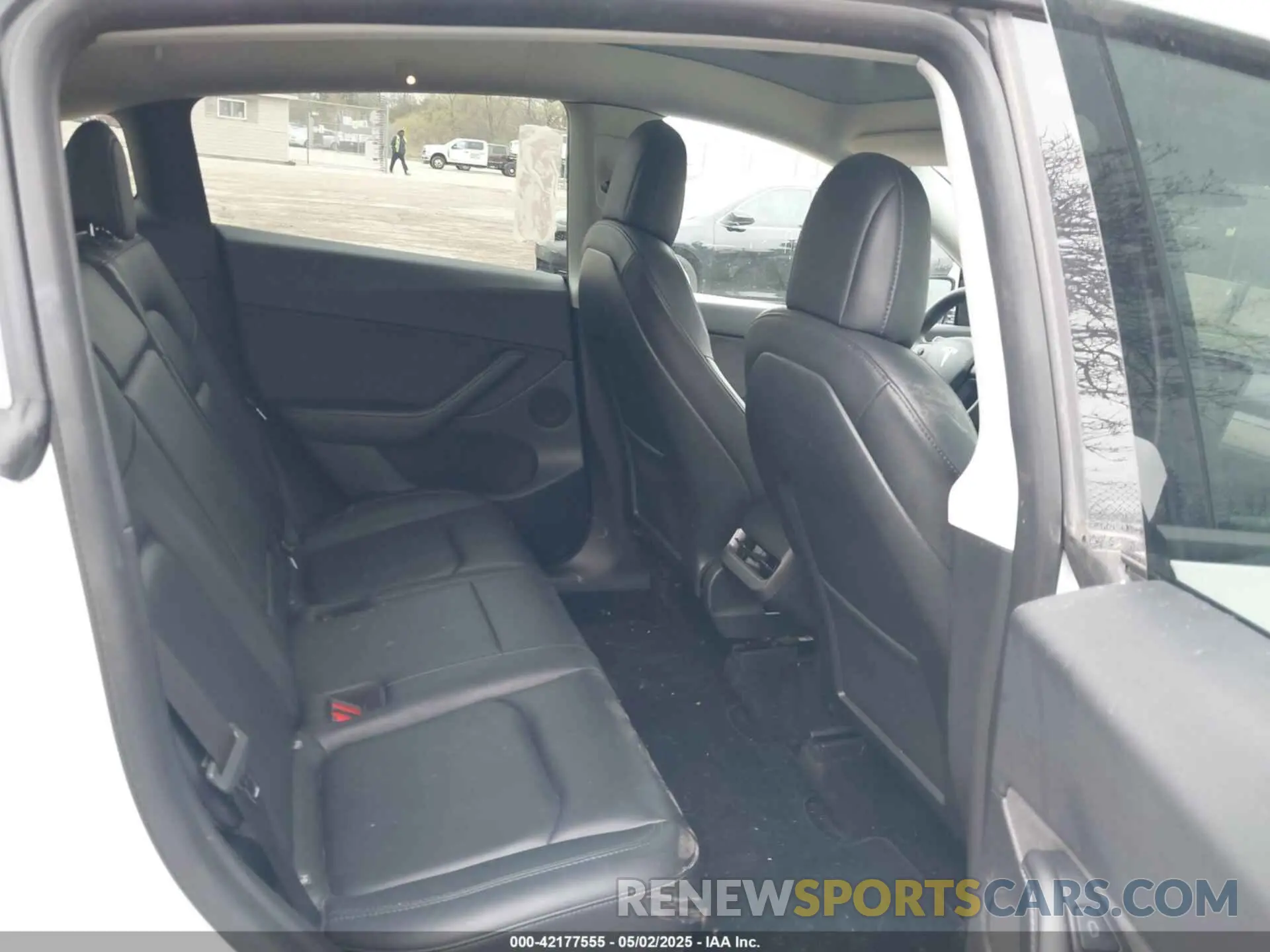 8 Photograph of a damaged car 7SAYGDEE1NF421098 TESLA MODEL Y 2022