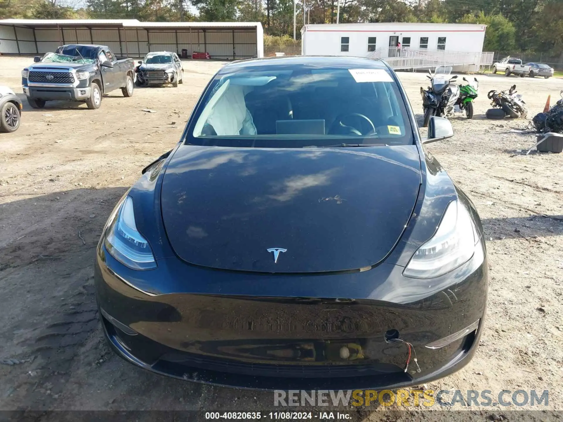 11 Photograph of a damaged car 7SAYGDEE1NF450861 TESLA MODEL Y 2022