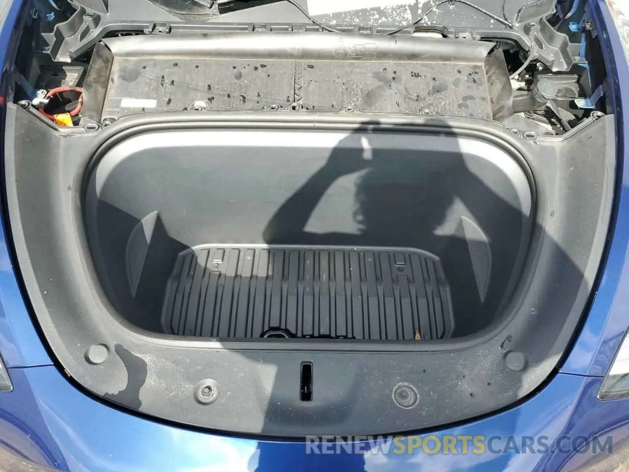12 Photograph of a damaged car 7SAYGDEE1NF481432 TESLA MODEL Y 2022
