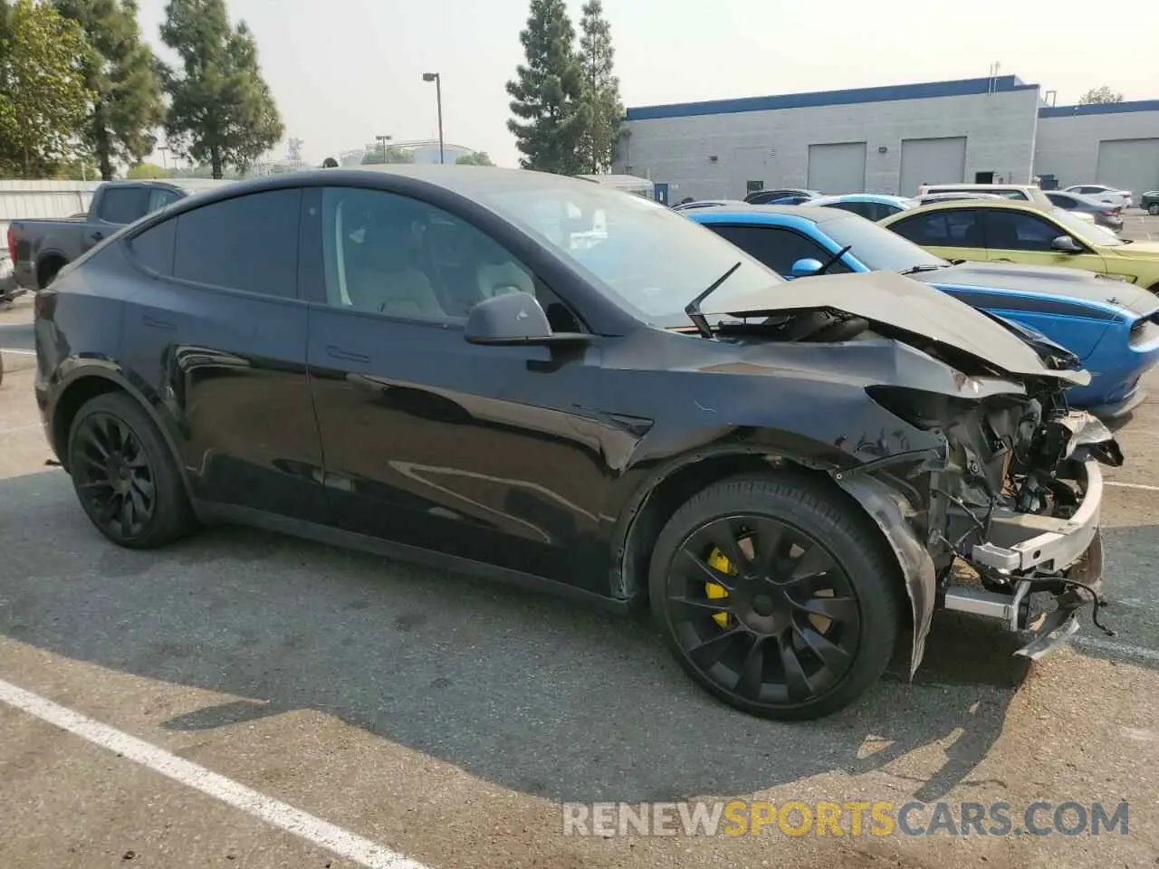 4 Photograph of a damaged car 7SAYGDEE1NF481740 TESLA MODEL Y 2022