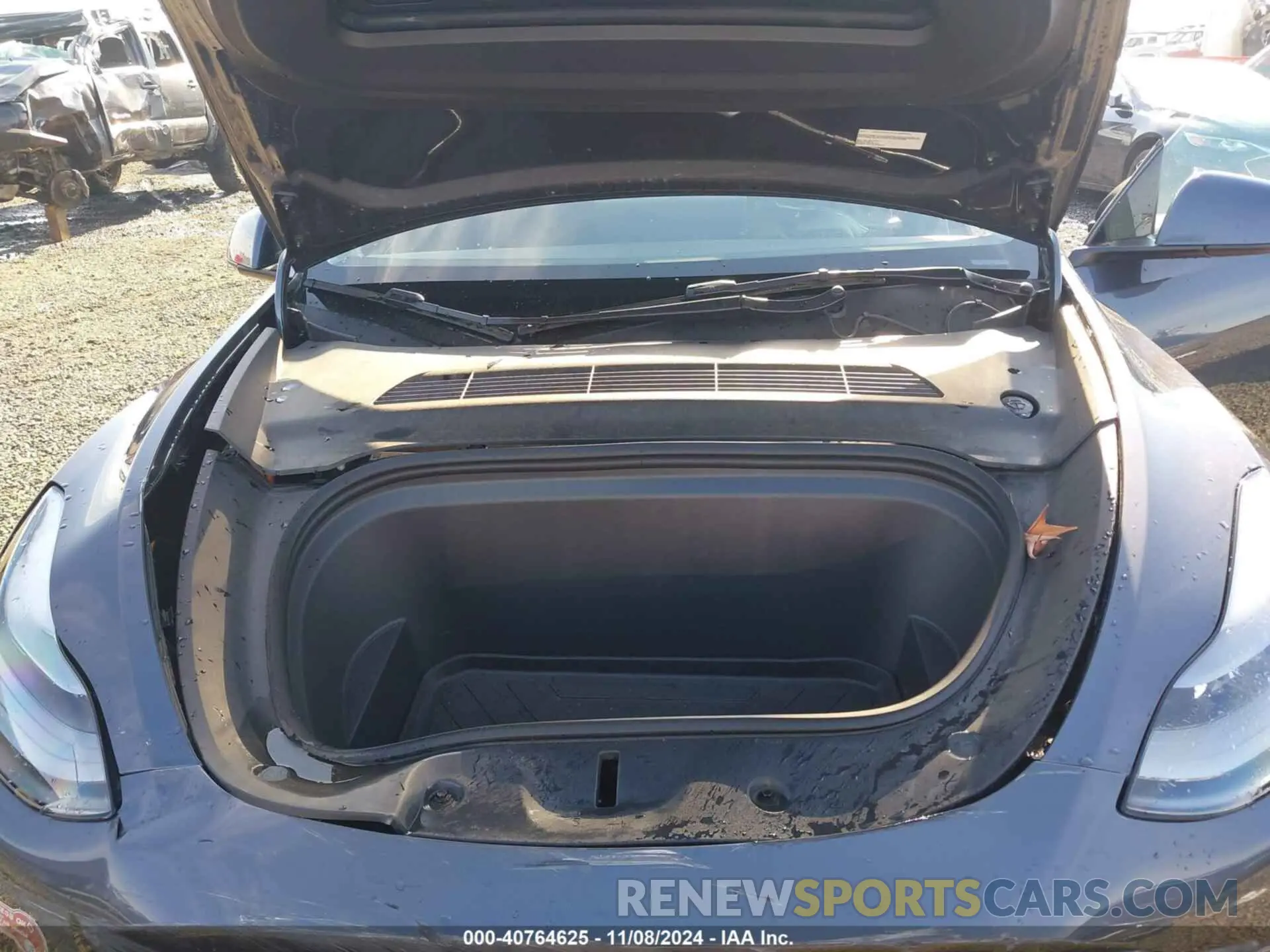 10 Photograph of a damaged car 7SAYGDEE1NF537577 TESLA MODEL Y 2022