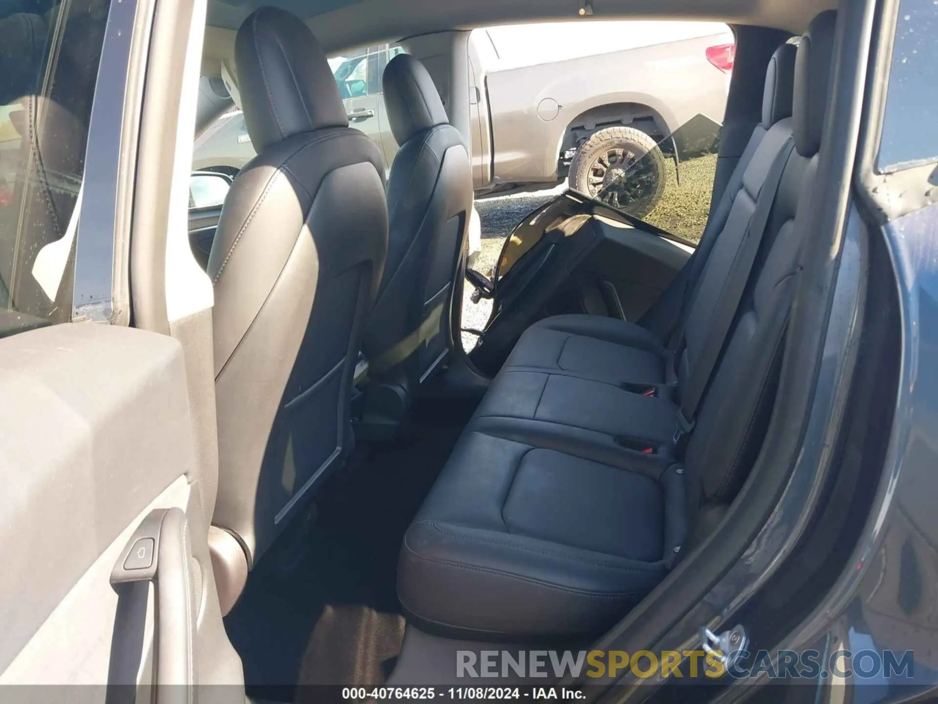 8 Photograph of a damaged car 7SAYGDEE1NF537577 TESLA MODEL Y 2022