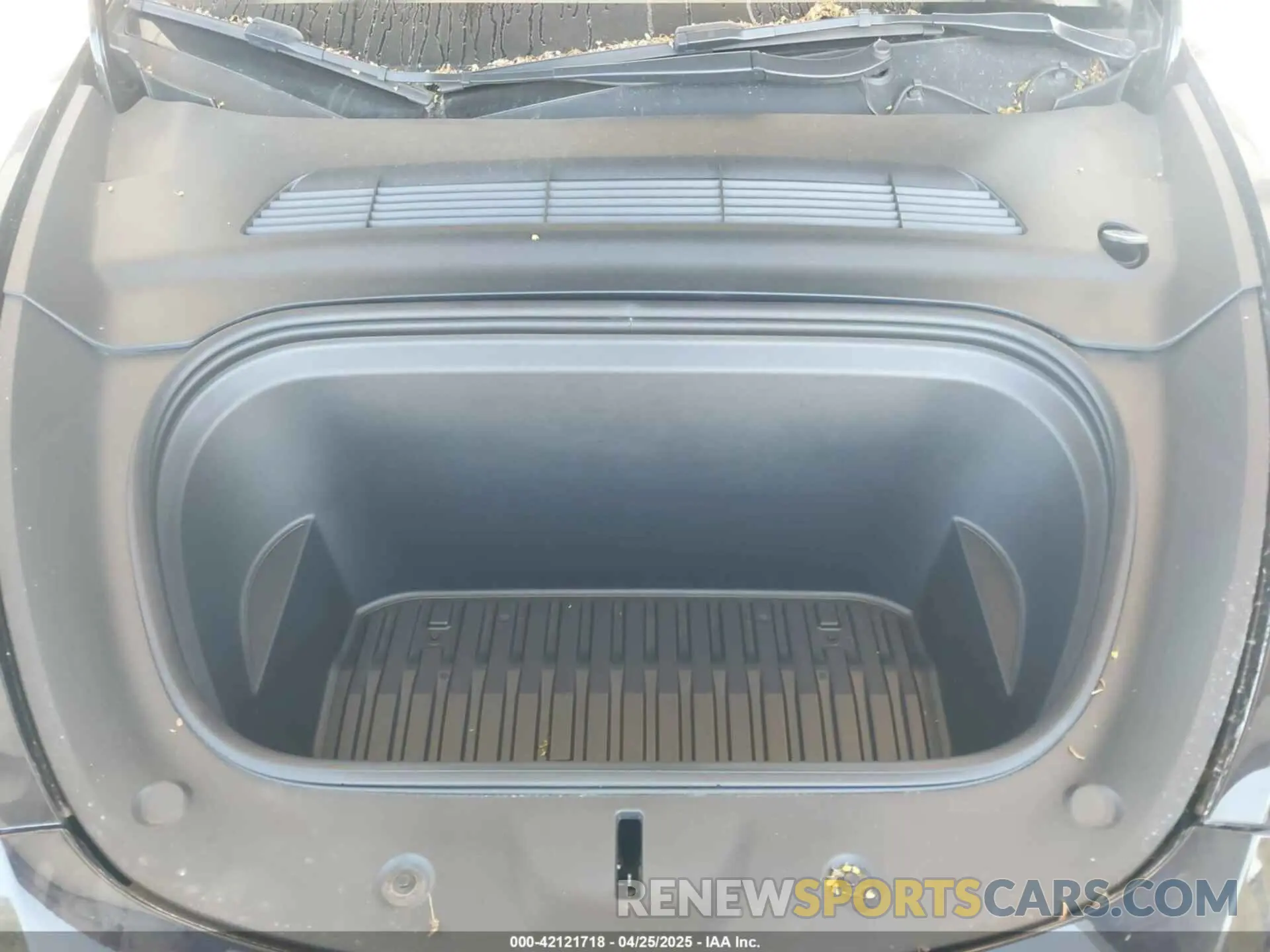 10 Photograph of a damaged car 7SAYGDEE1NF550202 TESLA MODEL Y 2022