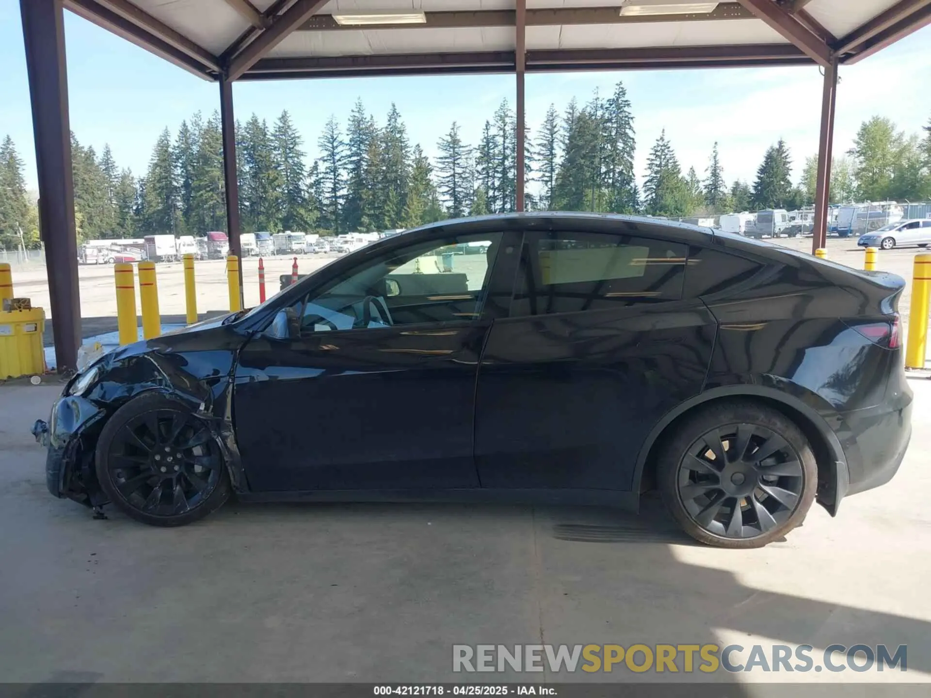 14 Photograph of a damaged car 7SAYGDEE1NF550202 TESLA MODEL Y 2022