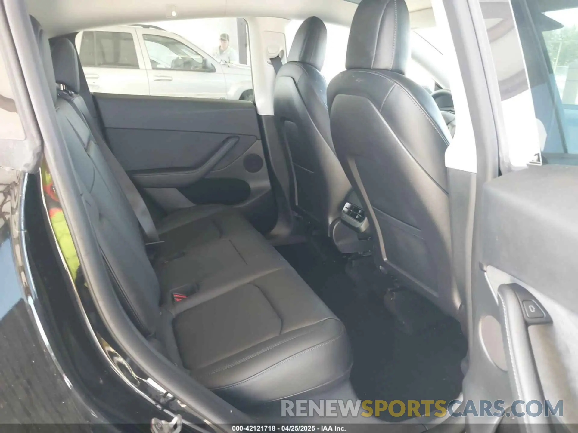 8 Photograph of a damaged car 7SAYGDEE1NF550202 TESLA MODEL Y 2022