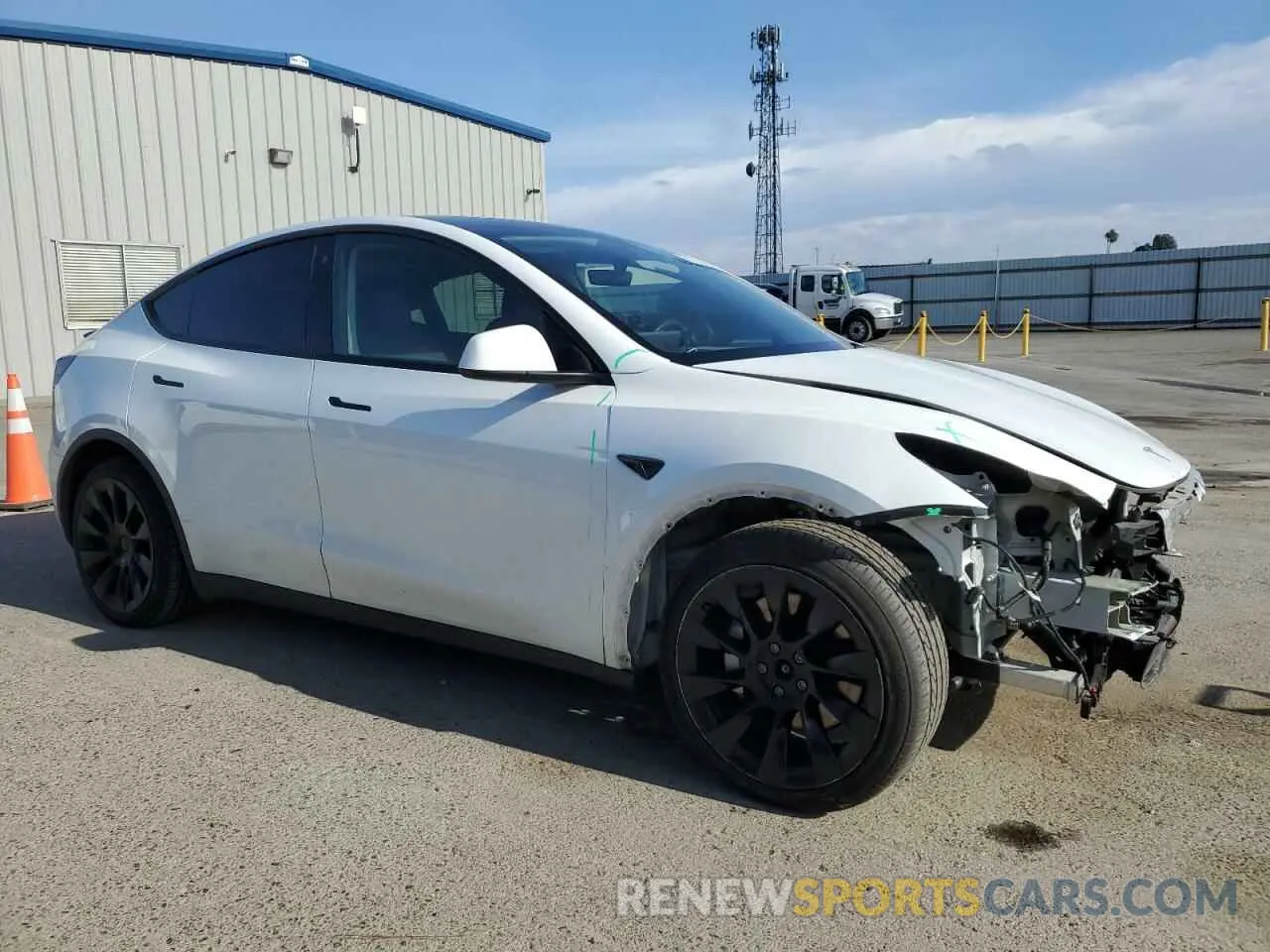 4 Photograph of a damaged car 7SAYGDEE1NF559238 TESLA MODEL Y 2022