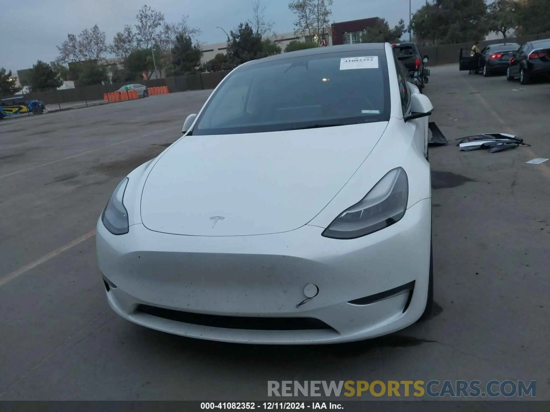 12 Photograph of a damaged car 7SAYGDEE1NF559482 TESLA MODEL Y 2022