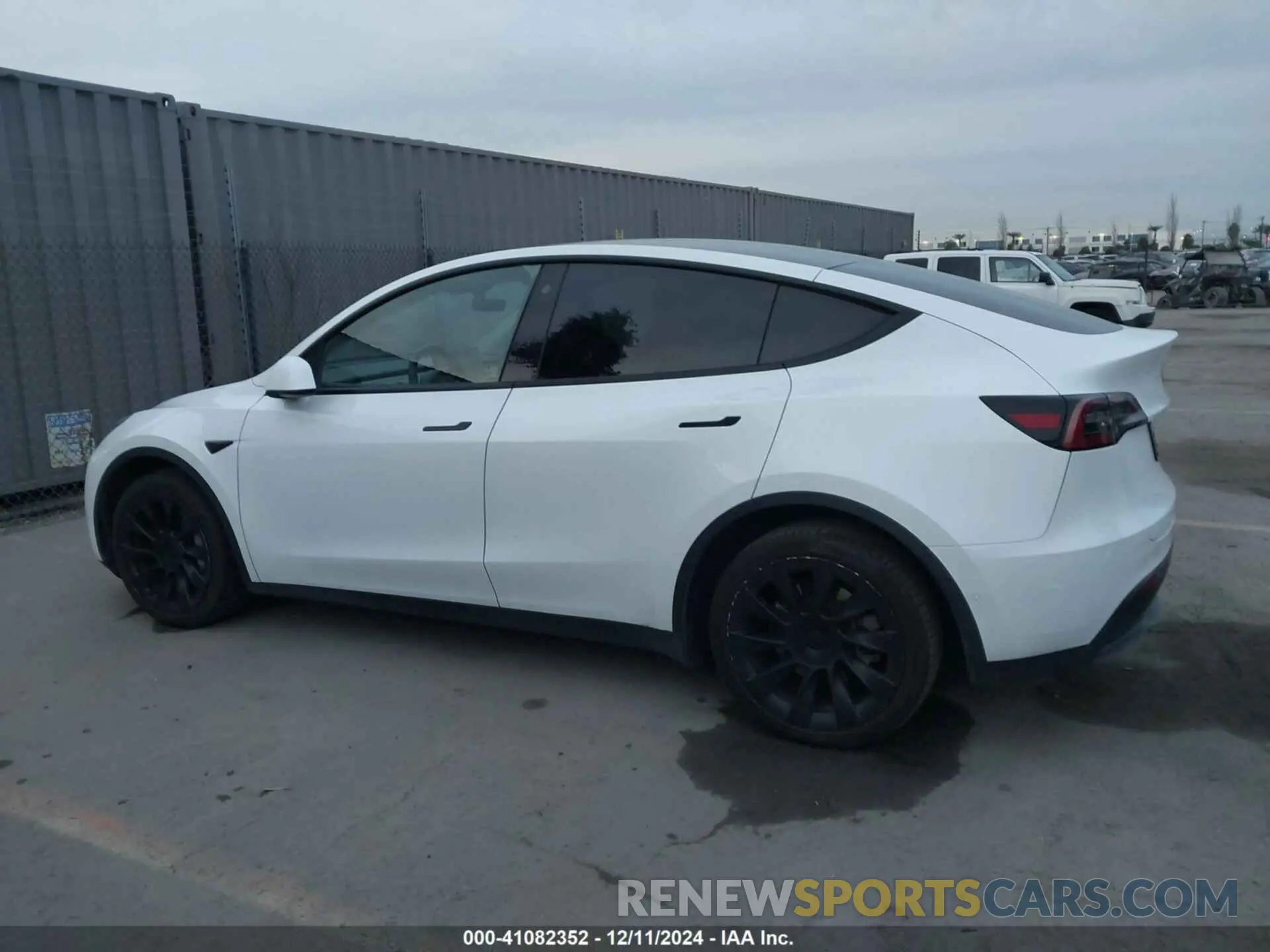 14 Photograph of a damaged car 7SAYGDEE1NF559482 TESLA MODEL Y 2022
