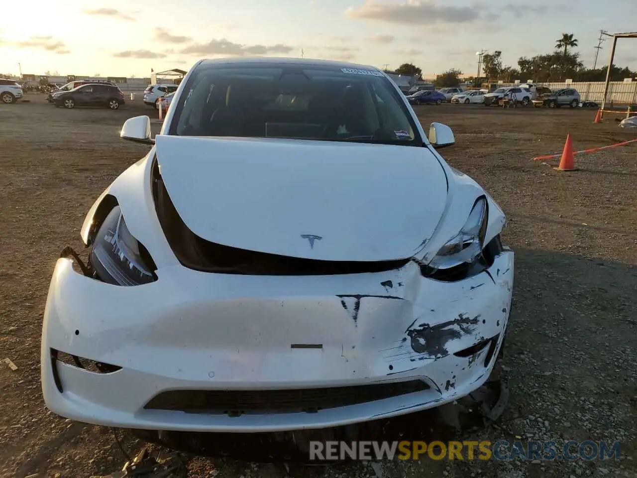 5 Photograph of a damaged car 7SAYGDEE1NF573186 TESLA MODEL Y 2022