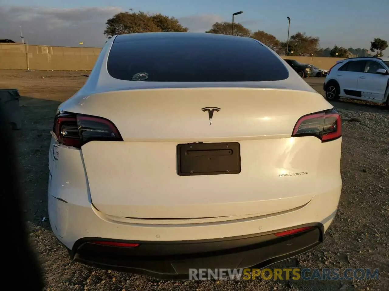 6 Photograph of a damaged car 7SAYGDEE1NF573186 TESLA MODEL Y 2022