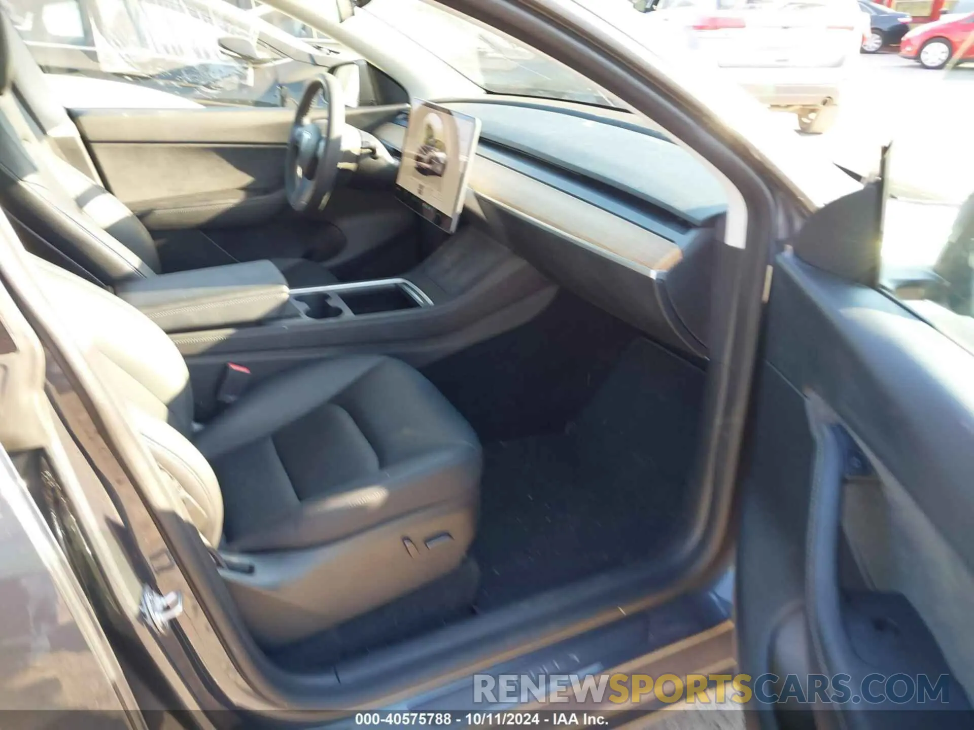 5 Photograph of a damaged car 7SAYGDEE2NA009124 TESLA MODEL Y 2022
