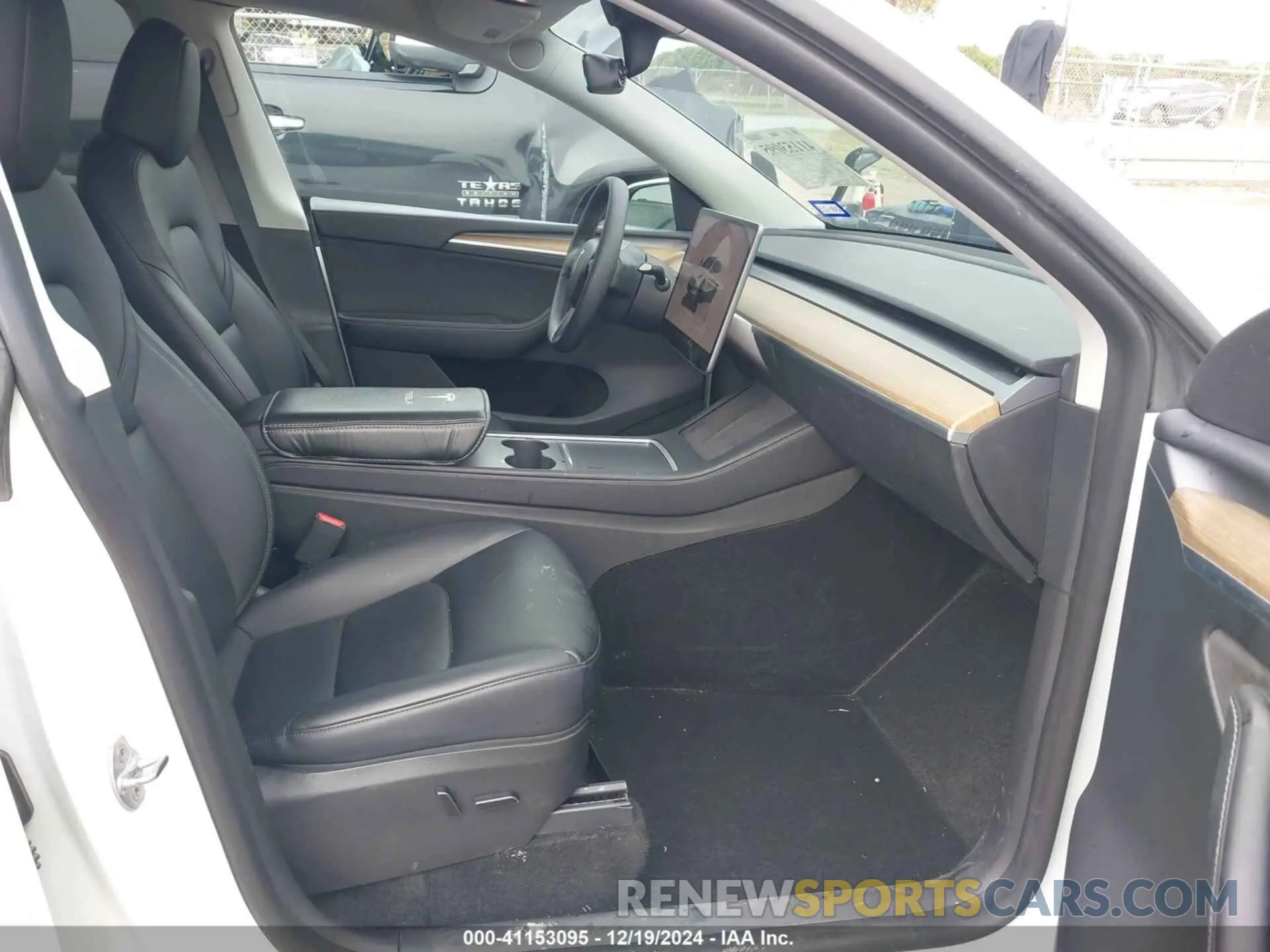 5 Photograph of a damaged car 7SAYGDEE2NA011388 TESLA MODEL Y 2022