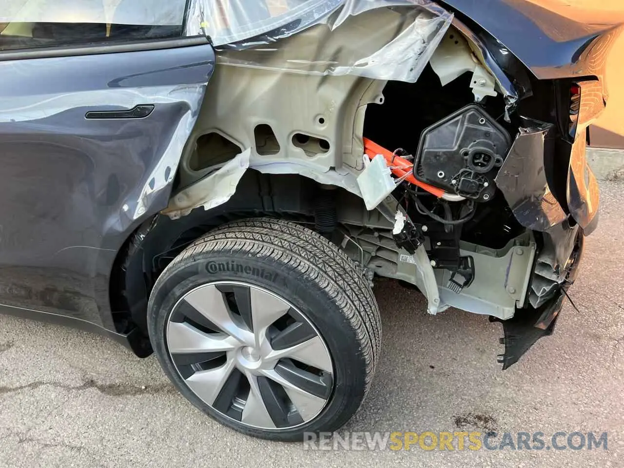 12 Photograph of a damaged car 7SAYGDEE2NF371439 TESLA MODEL Y 2022