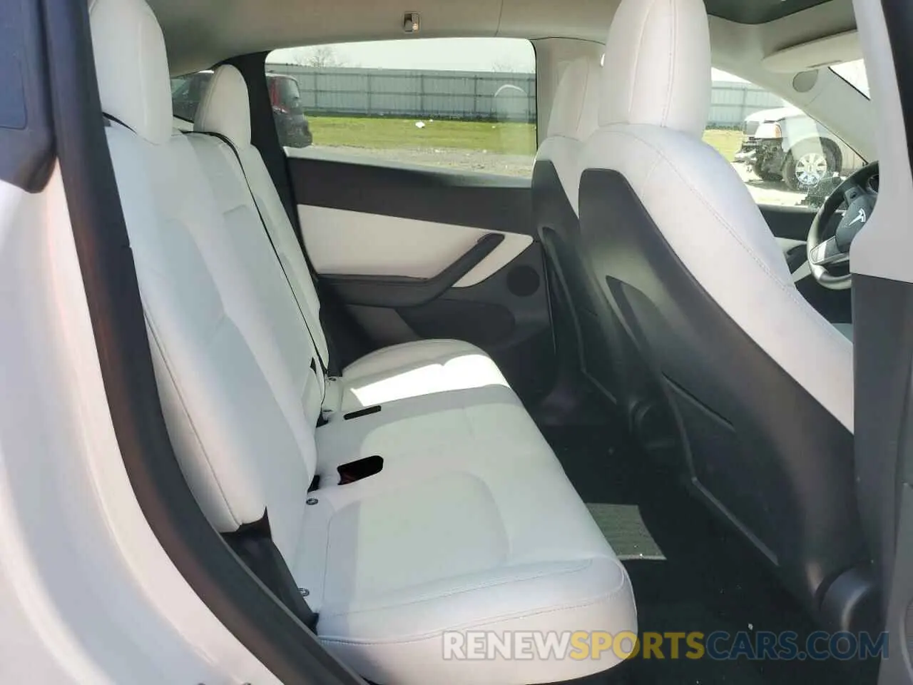 10 Photograph of a damaged car 7SAYGDEE2NF380562 TESLA MODEL Y 2022
