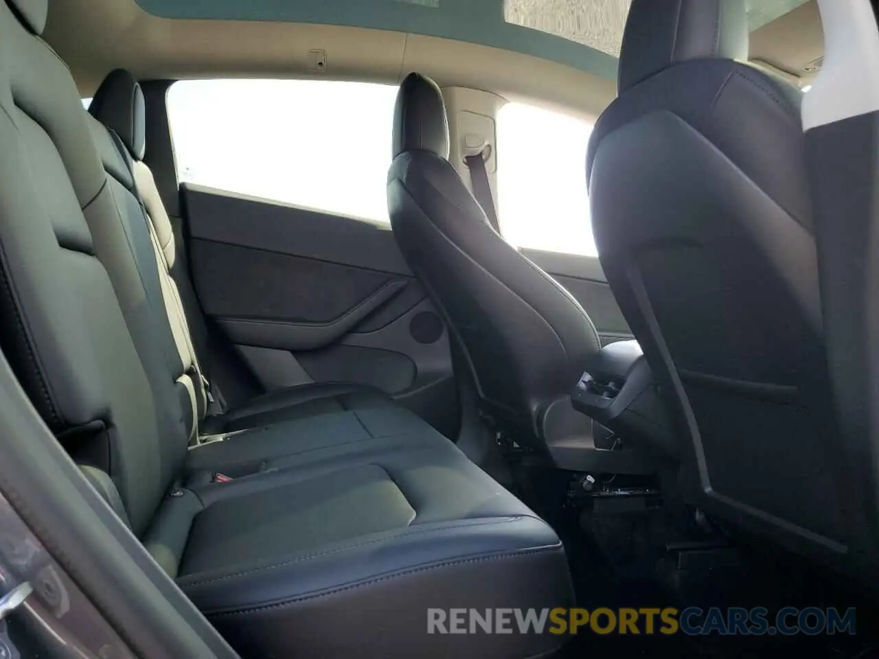 10 Photograph of a damaged car 7SAYGDEE2NF385227 TESLA MODEL Y 2022