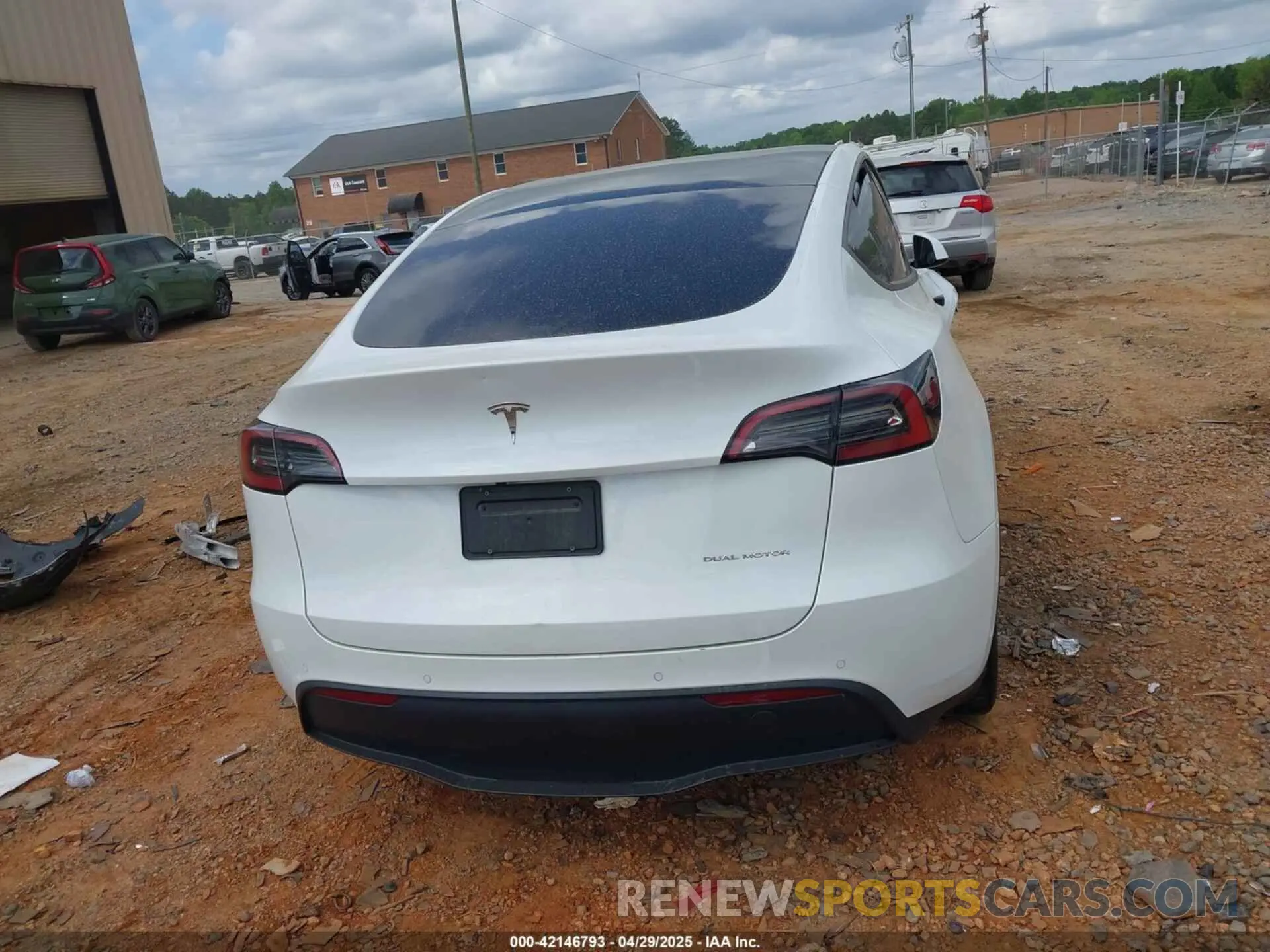 15 Photograph of a damaged car 7SAYGDEE2NF385910 TESLA MODEL Y 2022