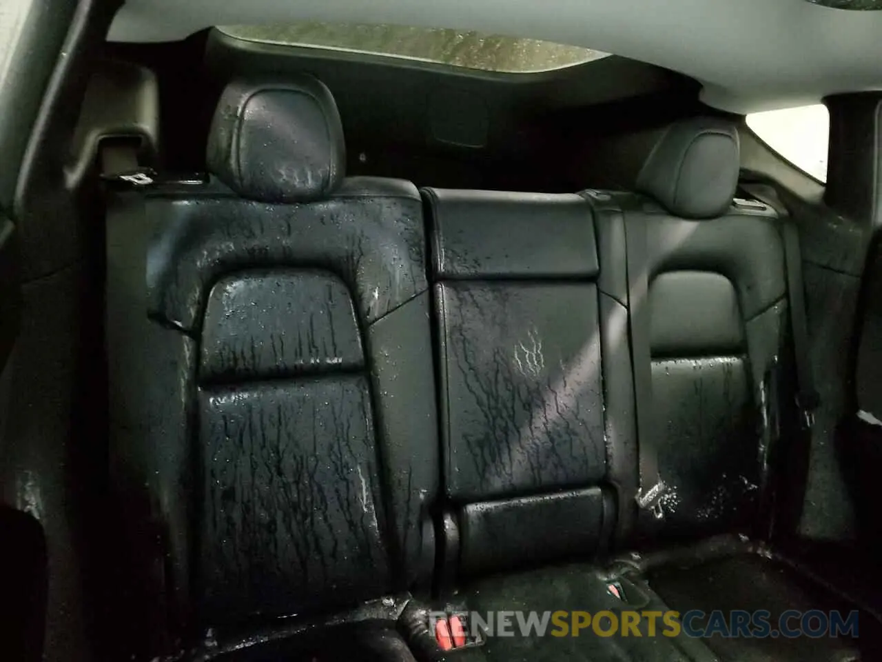 10 Photograph of a damaged car 7SAYGDEE2NF387026 TESLA MODEL Y 2022