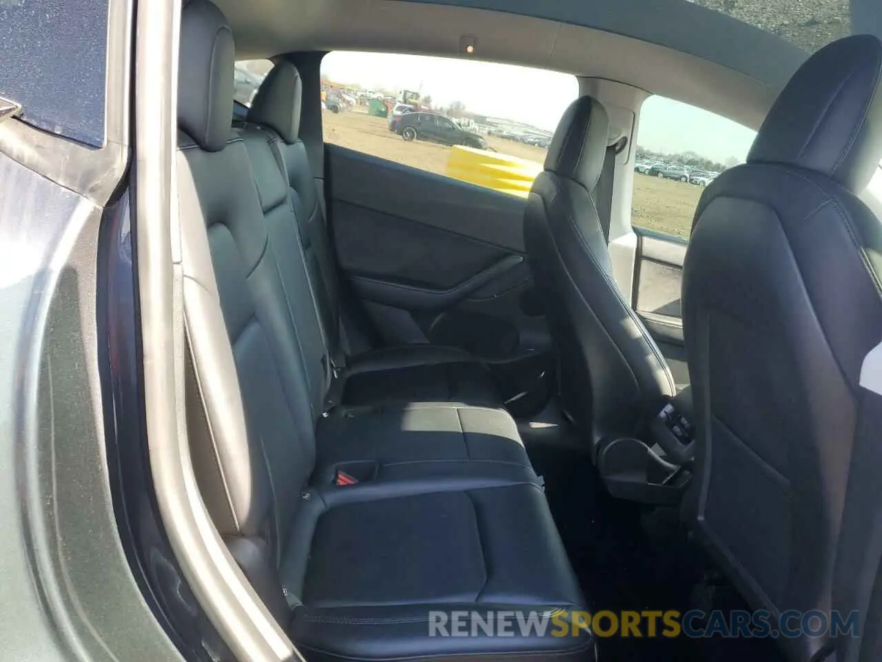 10 Photograph of a damaged car 7SAYGDEE2NF389987 TESLA MODEL Y 2022