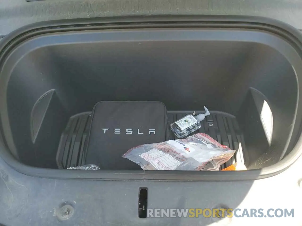 11 Photograph of a damaged car 7SAYGDEE2NF390993 TESLA MODEL Y 2022