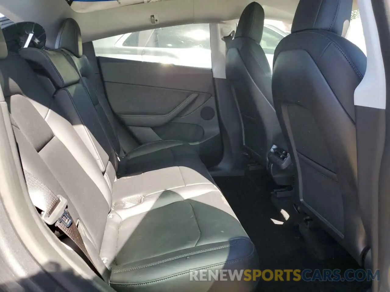 10 Photograph of a damaged car 7SAYGDEE2NF402320 TESLA MODEL Y 2022