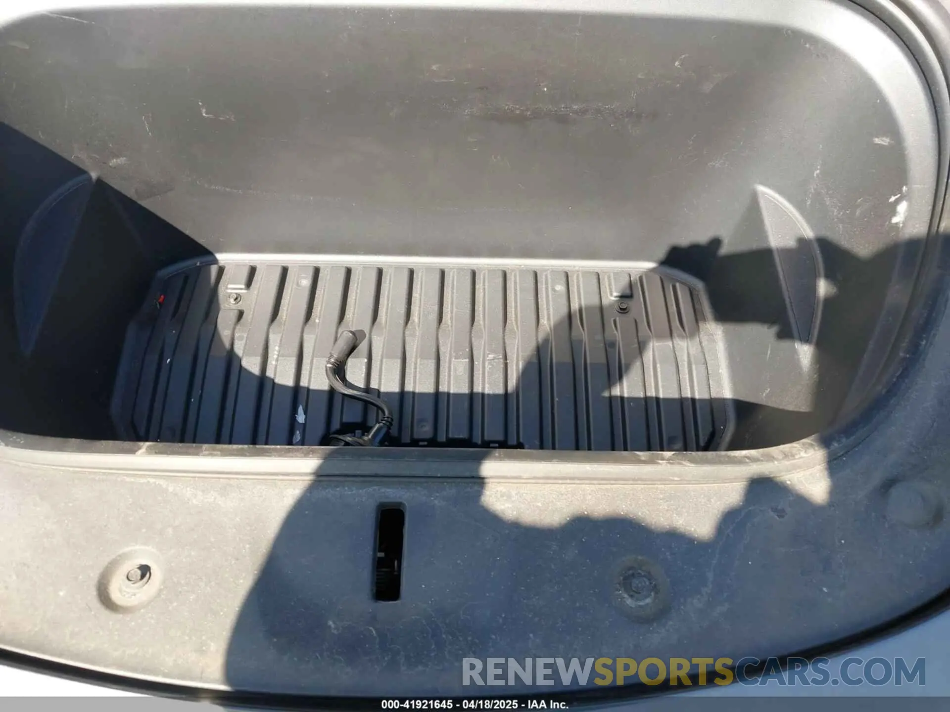 10 Photograph of a damaged car 7SAYGDEE2NF460945 TESLA MODEL Y 2022