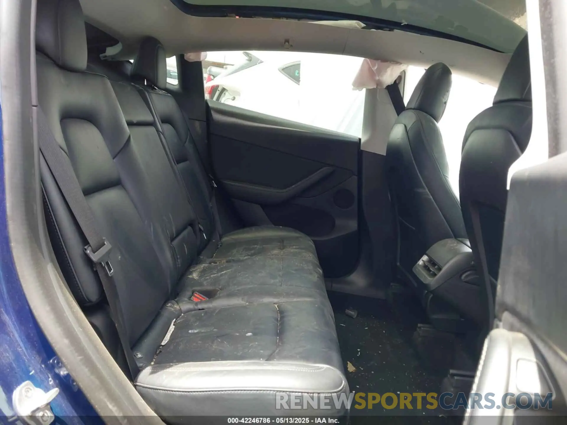 8 Photograph of a damaged car 7SAYGDEE2NF480161 TESLA MODEL Y 2022
