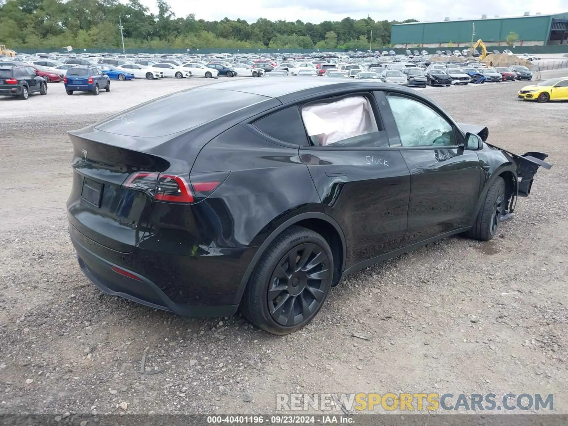 4 Photograph of a damaged car 7SAYGDEE2NF481570 TESLA MODEL Y 2022