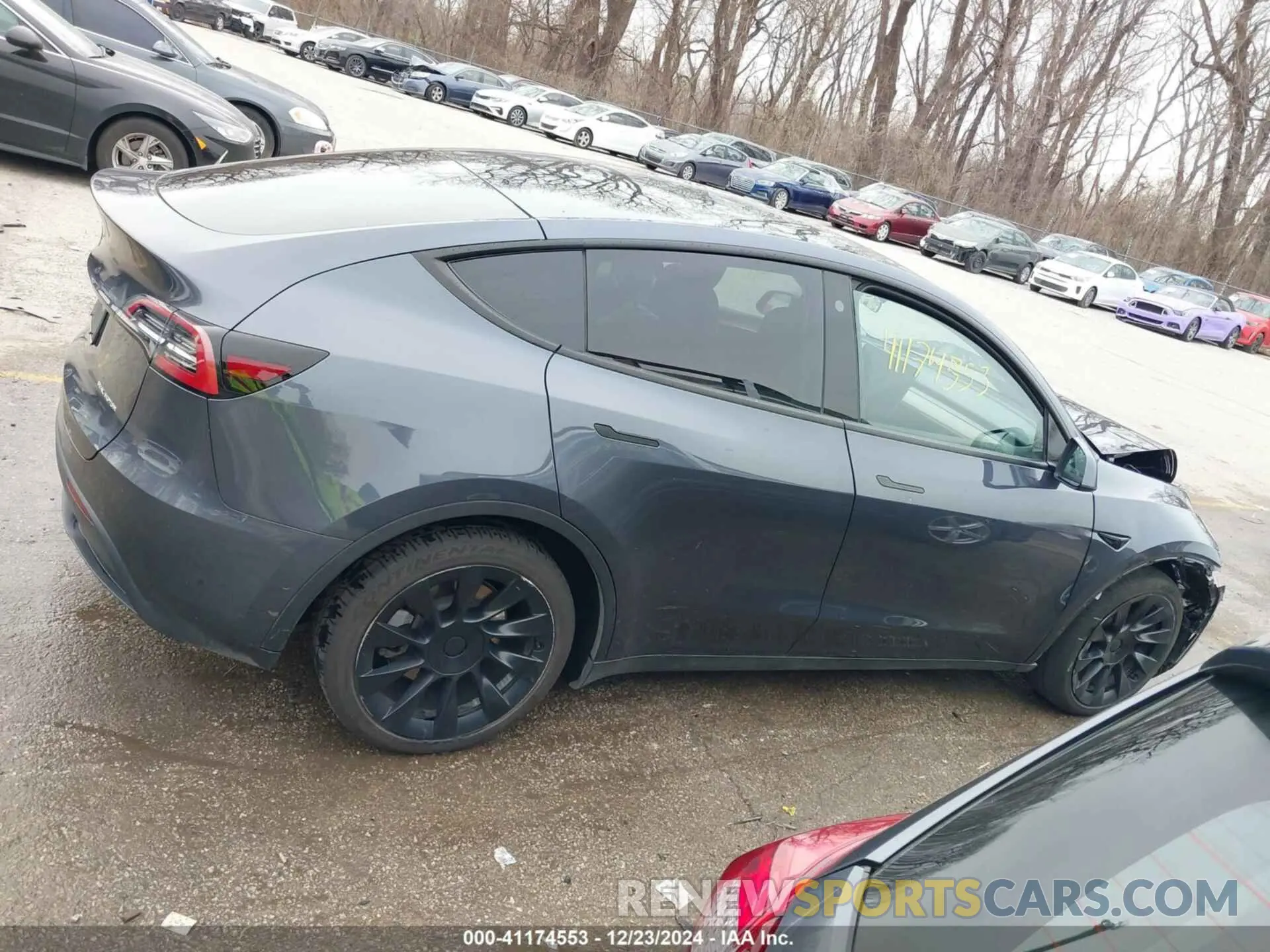 13 Photograph of a damaged car 7SAYGDEE3NA018379 TESLA MODEL Y 2022