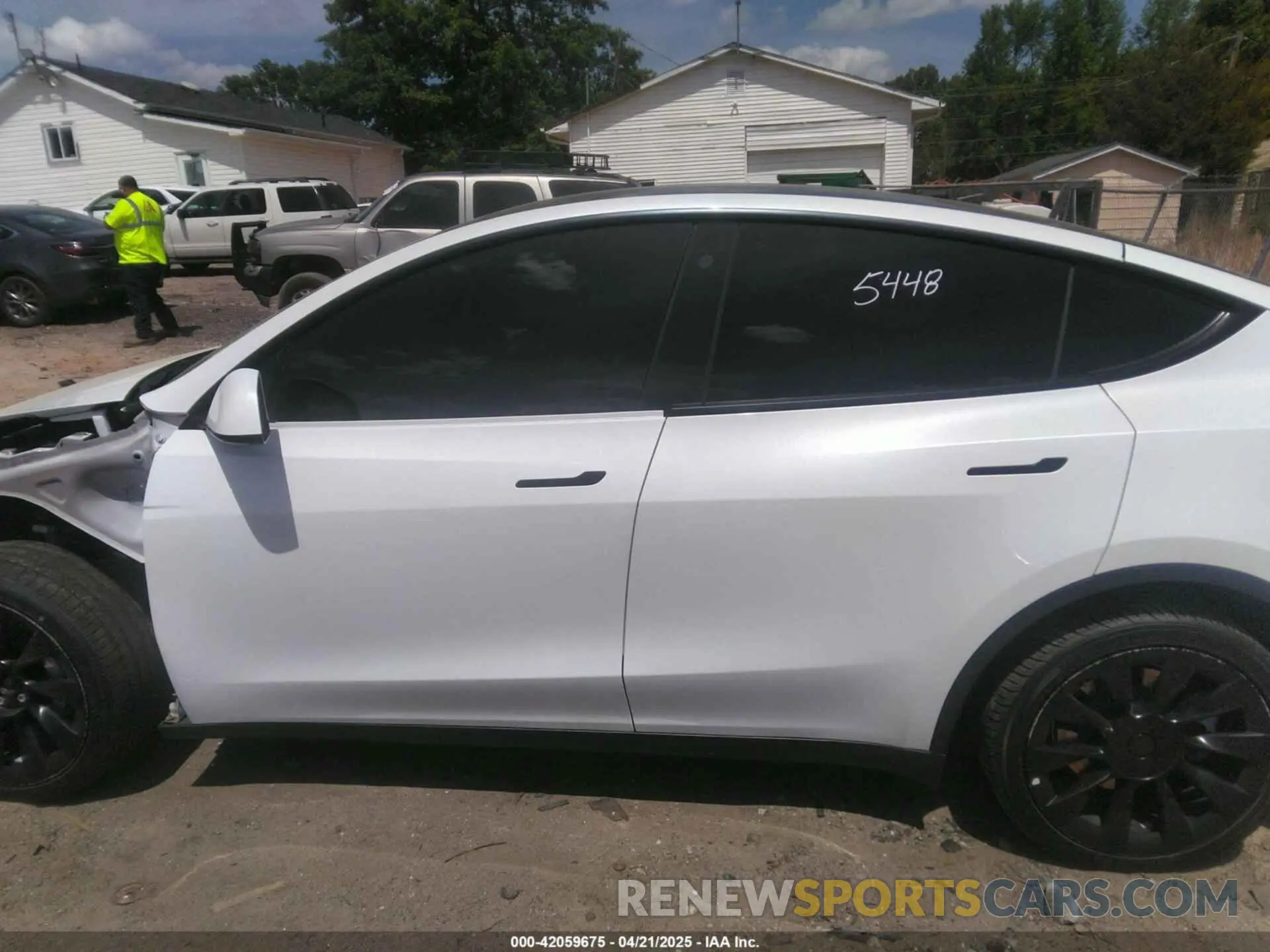 13 Photograph of a damaged car 7SAYGDEE3NF385933 TESLA MODEL Y 2022
