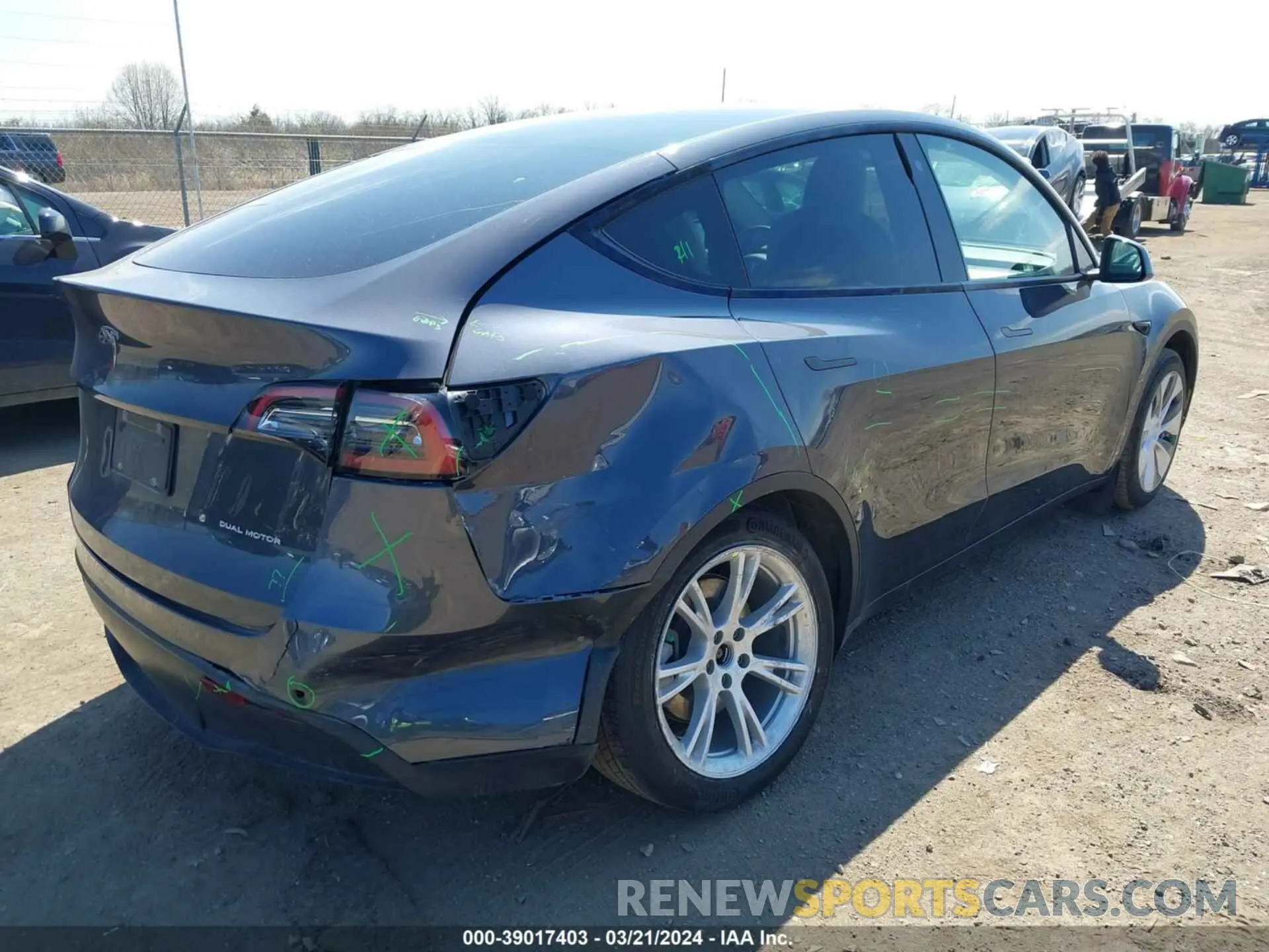 4 Photograph of a damaged car 7SAYGDEE3NF401368 TESLA MODEL Y 2022
