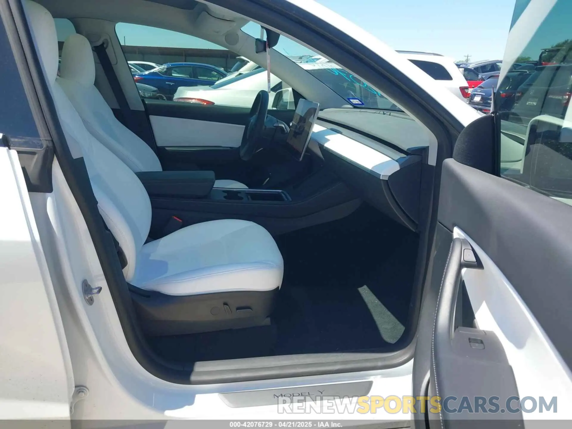 5 Photograph of a damaged car 7SAYGDEE3NF426481 TESLA MODEL Y 2022