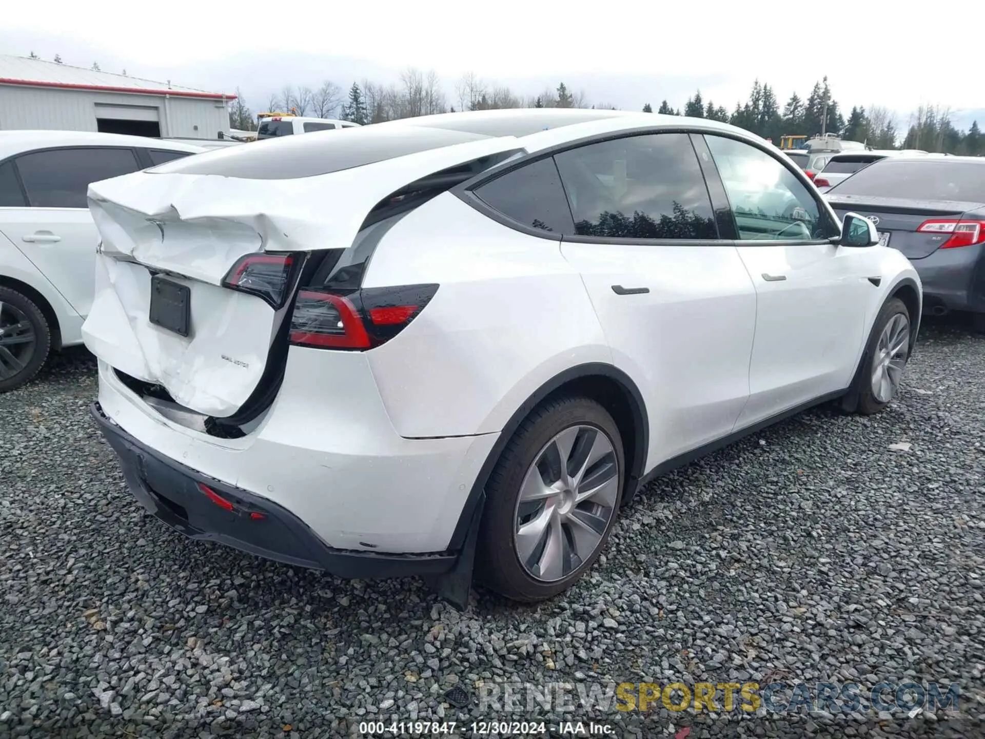 4 Photograph of a damaged car 7SAYGDEE3NF428795 TESLA MODEL Y 2022