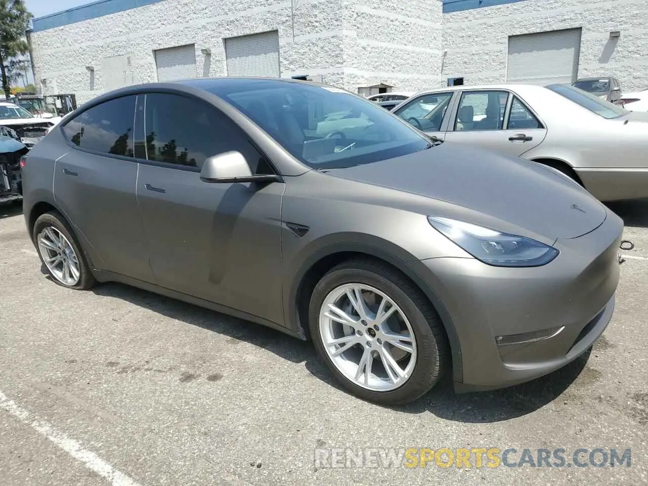 4 Photograph of a damaged car 7SAYGDEE3NF518397 TESLA MODEL Y 2022
