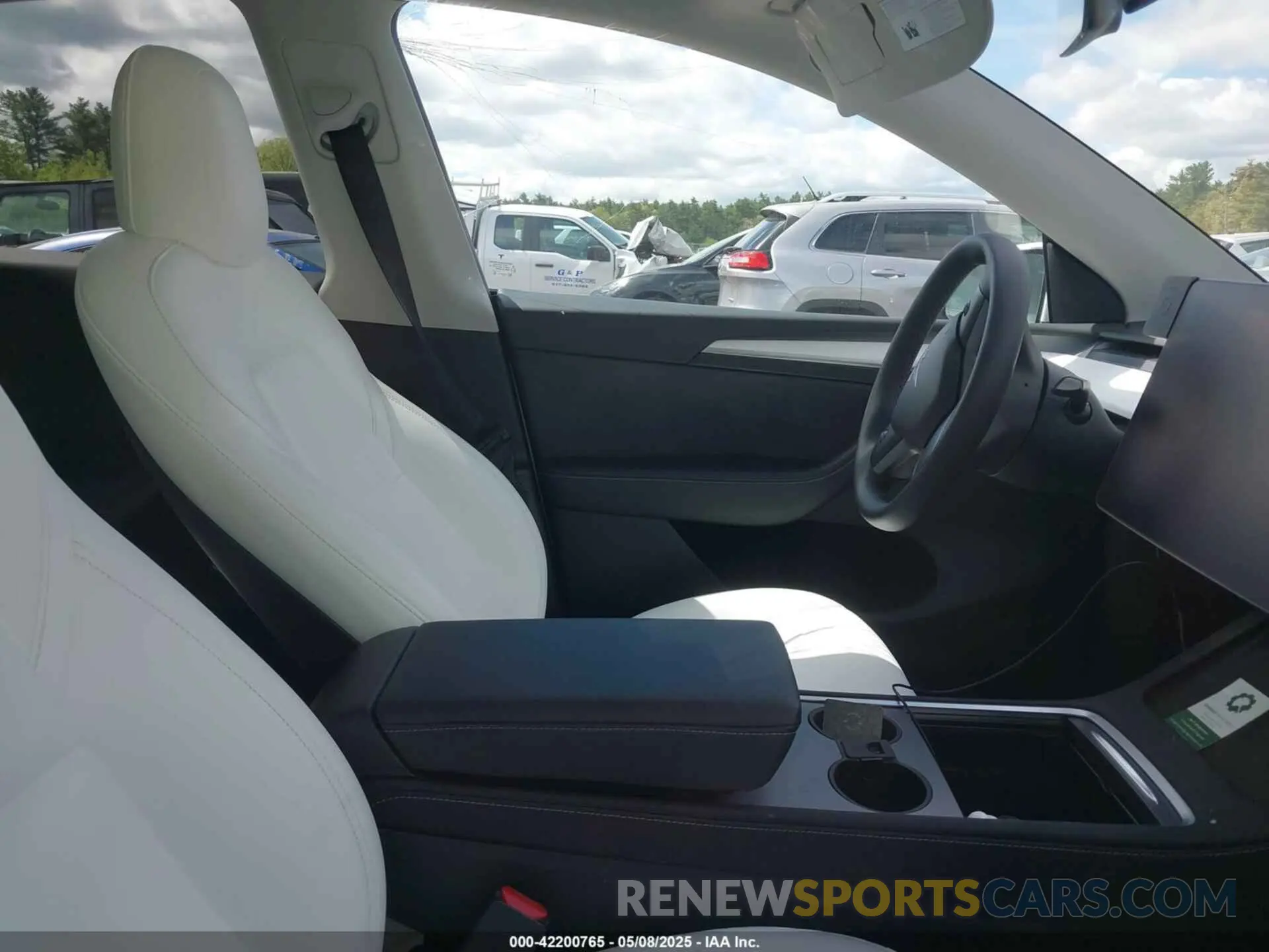 5 Photograph of a damaged car 7SAYGDEE3NF533773 TESLA MODEL Y 2022