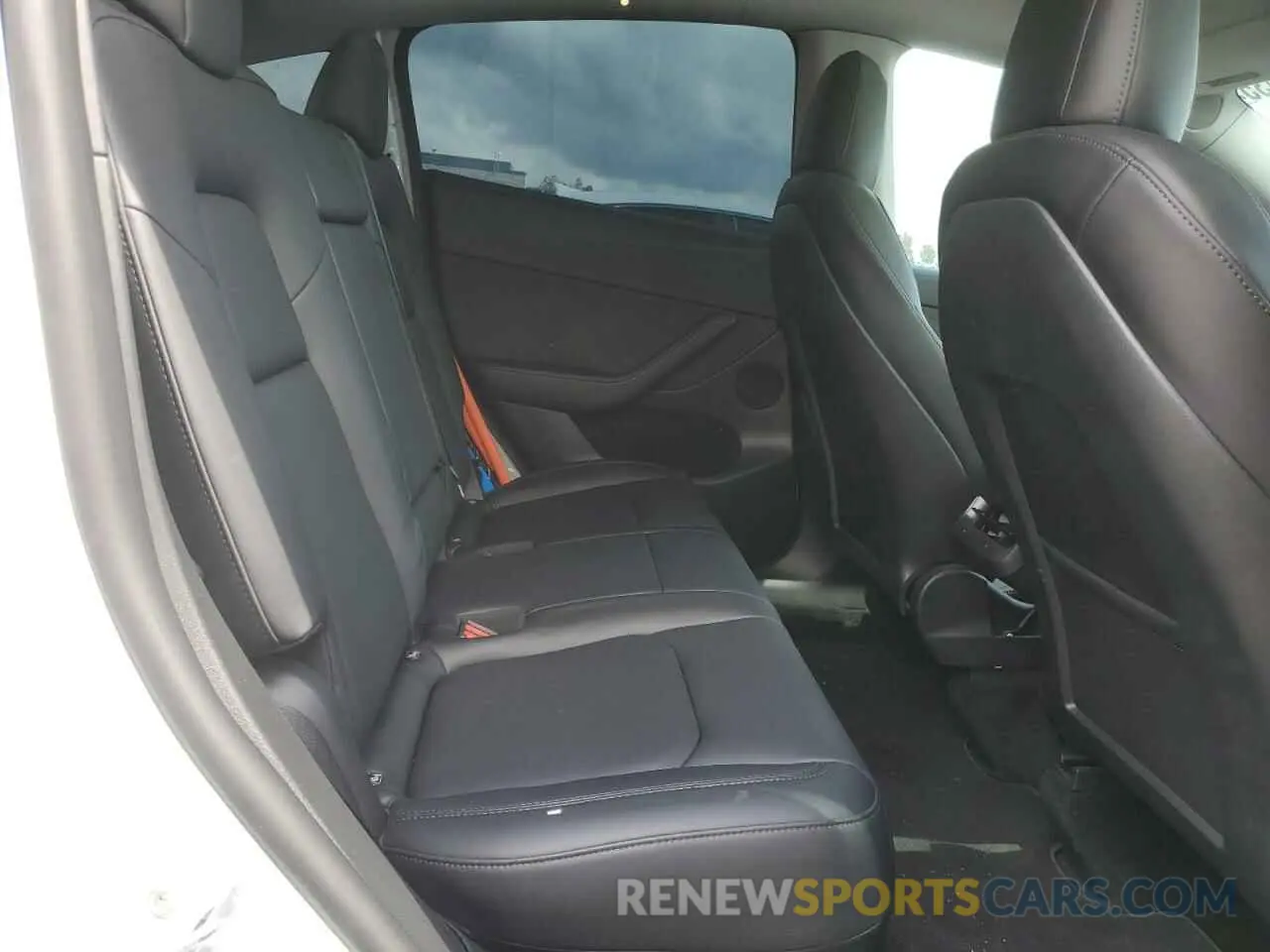 10 Photograph of a damaged car 7SAYGDEE3NF558379 TESLA MODEL Y 2022