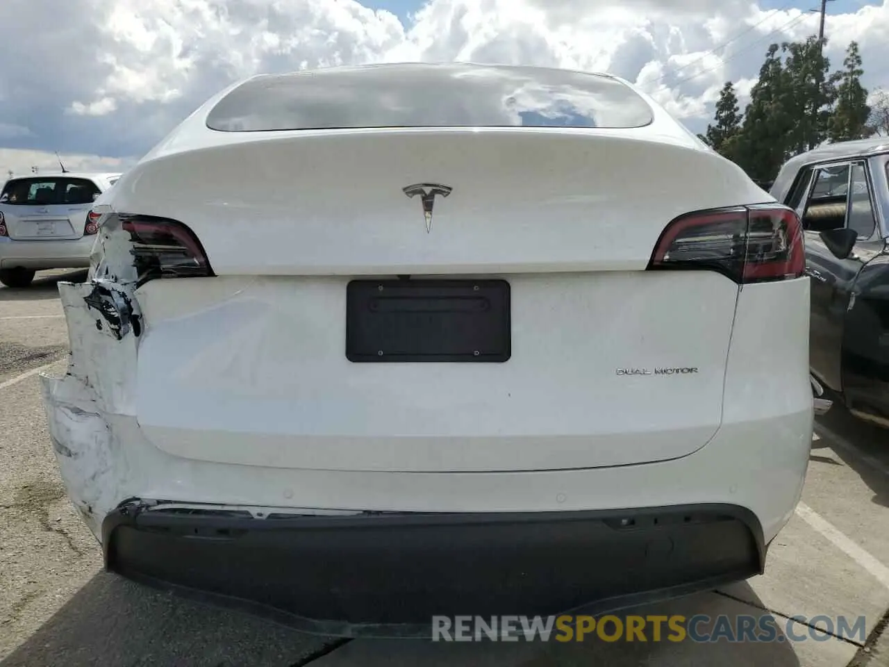 6 Photograph of a damaged car 7SAYGDEE3NF558379 TESLA MODEL Y 2022