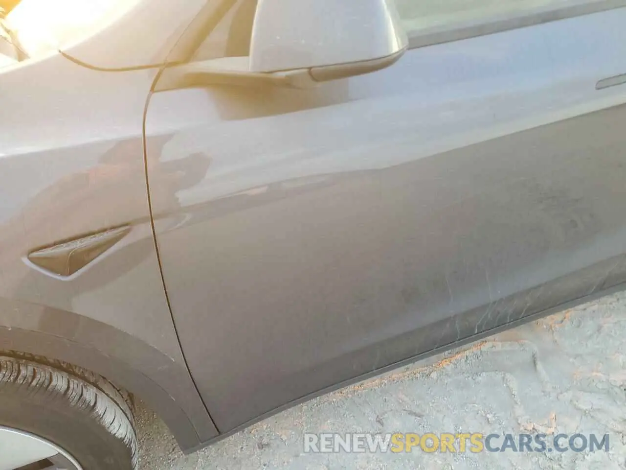 12 Photograph of a damaged car 7SAYGDEE4NA008315 TESLA MODEL Y 2022