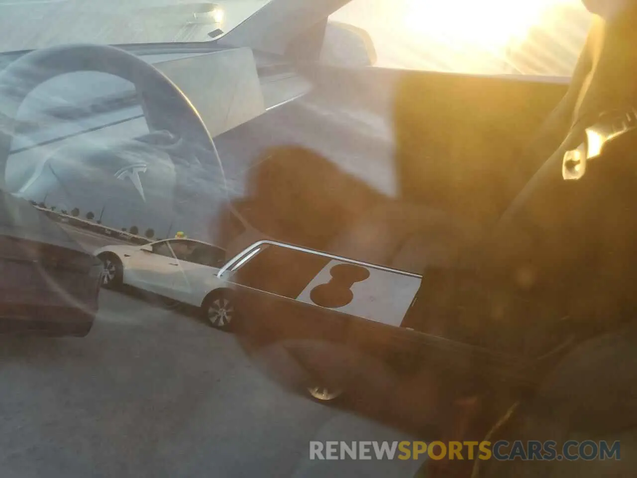 8 Photograph of a damaged car 7SAYGDEE4NA008315 TESLA MODEL Y 2022