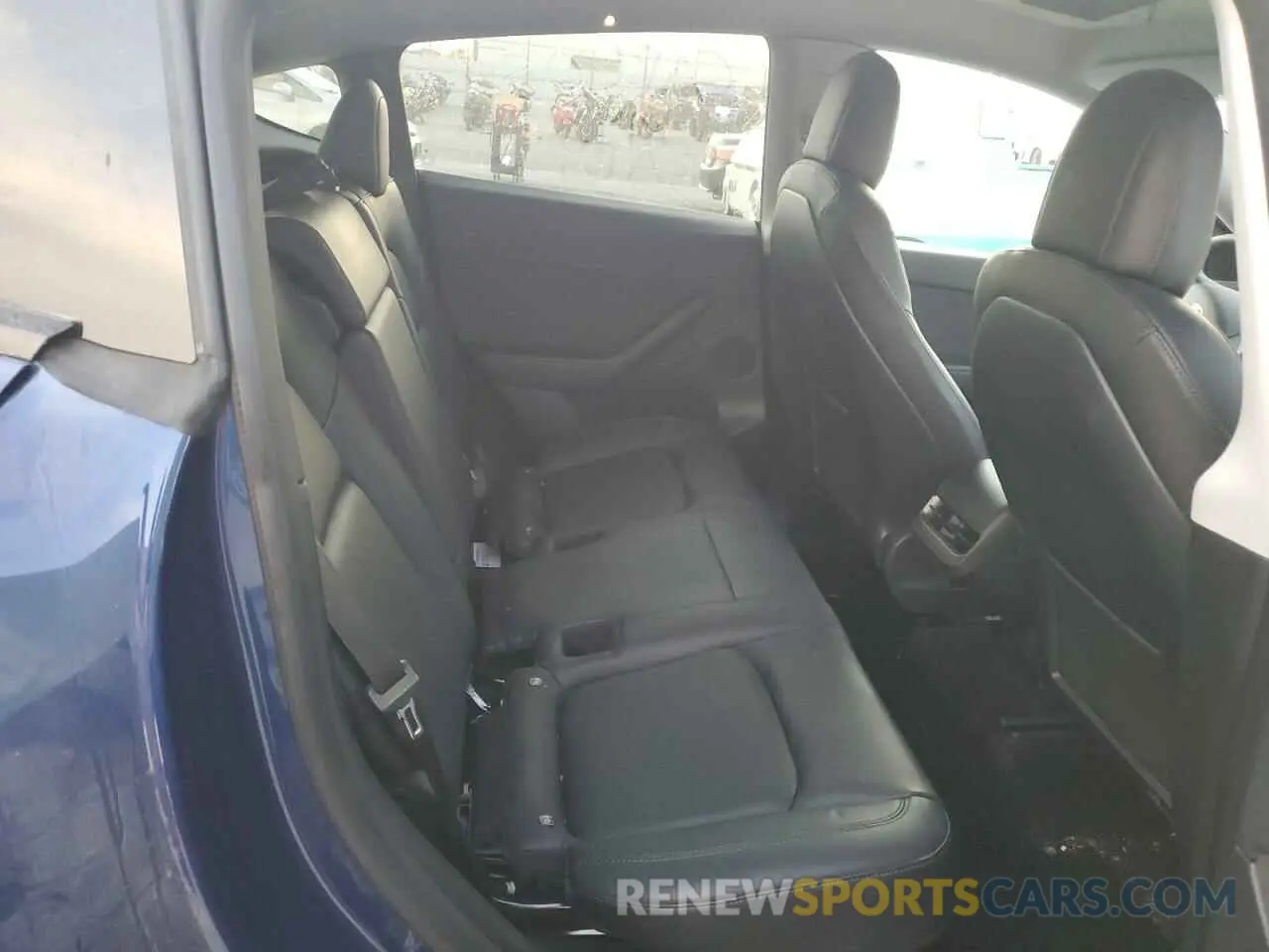 10 Photograph of a damaged car 7SAYGDEE4NF325353 TESLA MODEL Y 2022
