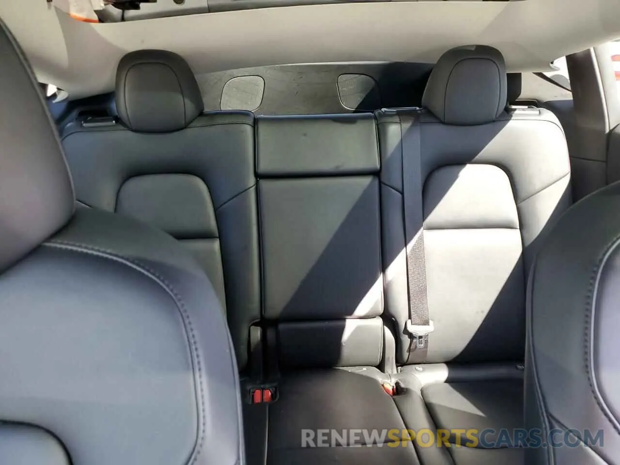 10 Photograph of a damaged car 7SAYGDEE4NF357428 TESLA MODEL Y 2022