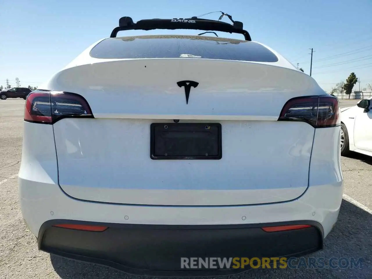 6 Photograph of a damaged car 7SAYGDEE4NF357428 TESLA MODEL Y 2022