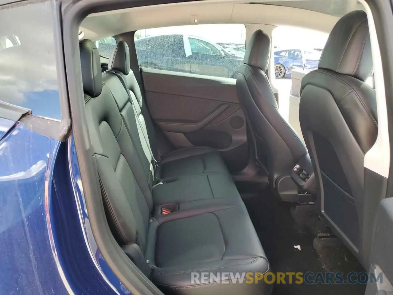 11 Photograph of a damaged car 7SAYGDEE4NF381860 TESLA MODEL Y 2022