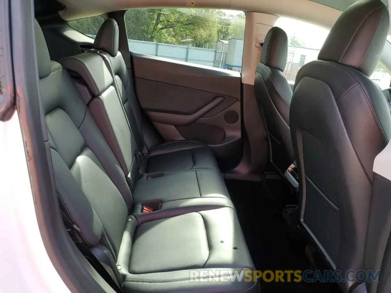 11 Photograph of a damaged car 7SAYGDEE4NF398710 TESLA MODEL Y 2022