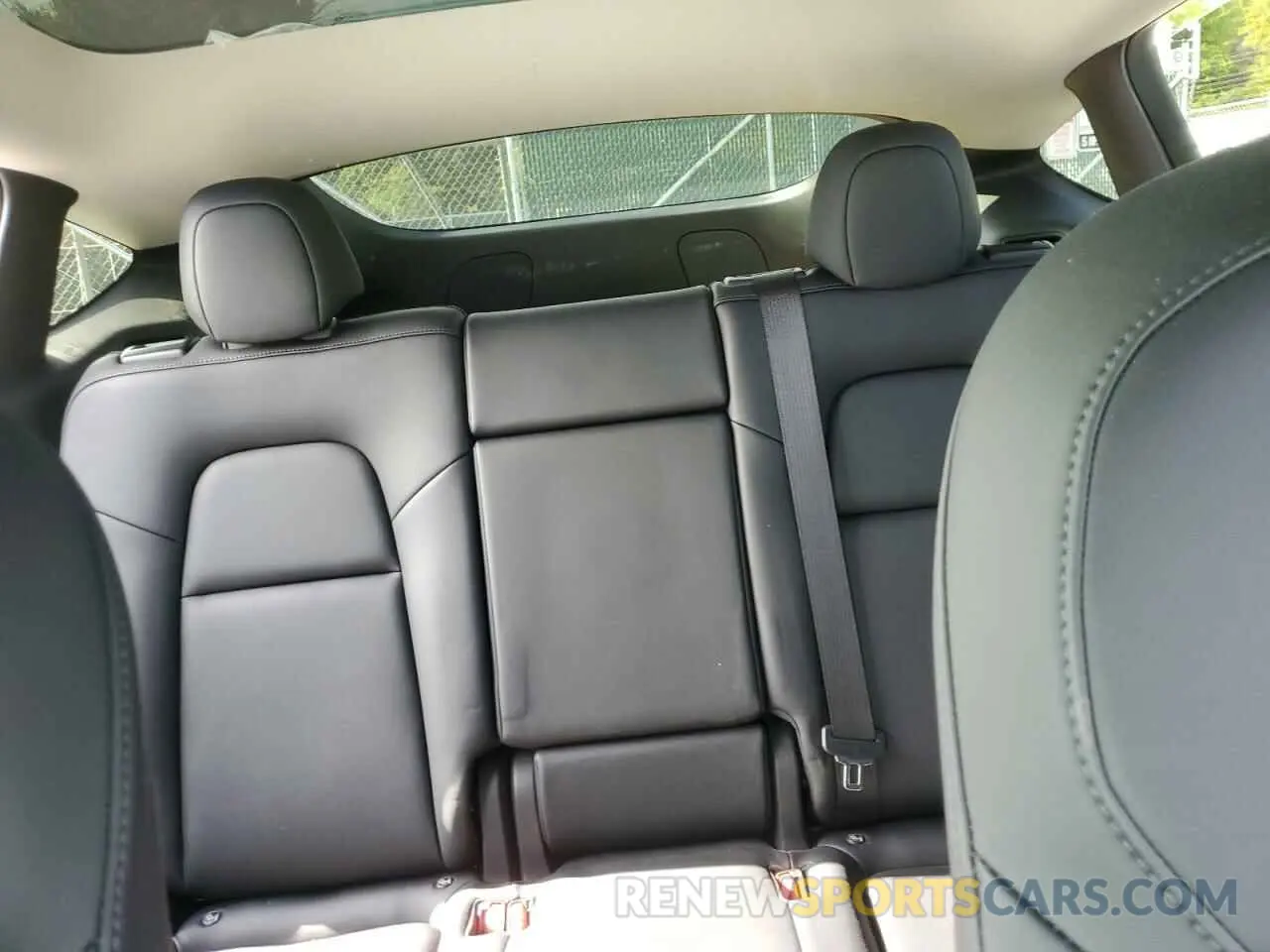 10 Photograph of a damaged car 7SAYGDEE4NF433939 TESLA MODEL Y 2022