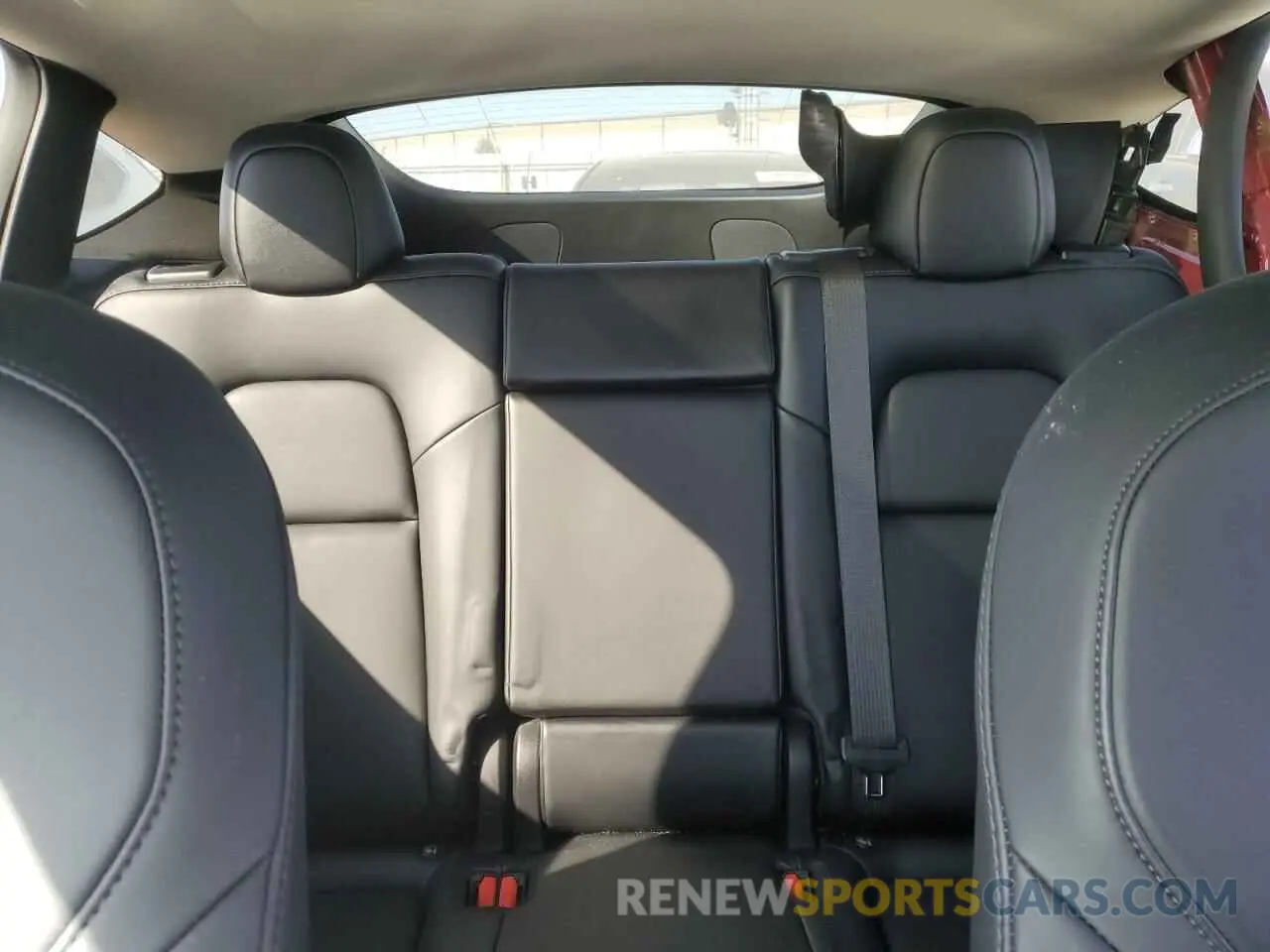 10 Photograph of a damaged car 7SAYGDEE4NF461398 TESLA MODEL Y 2022
