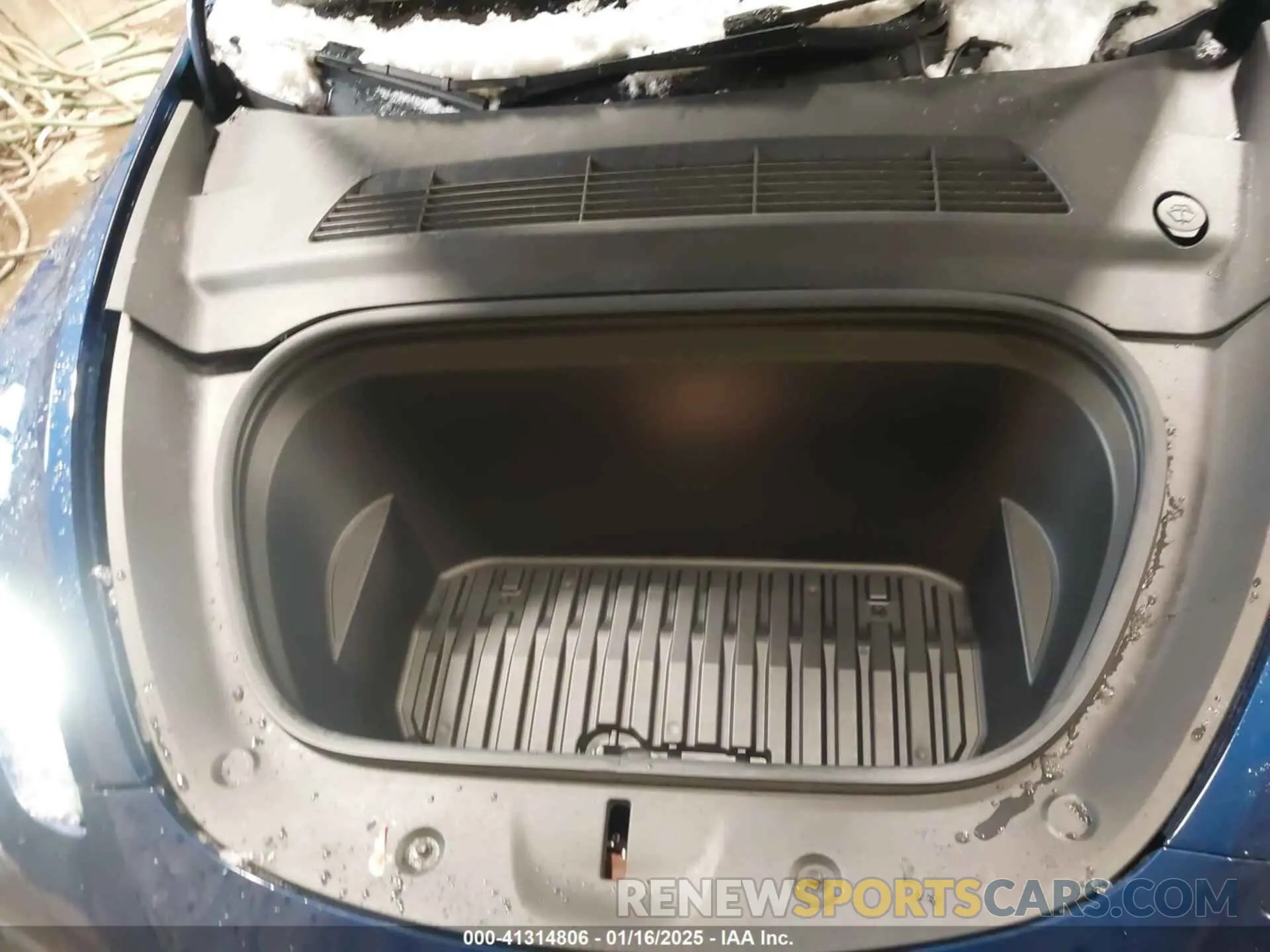 10 Photograph of a damaged car 7SAYGDEE5NF340413 TESLA MODEL Y 2022