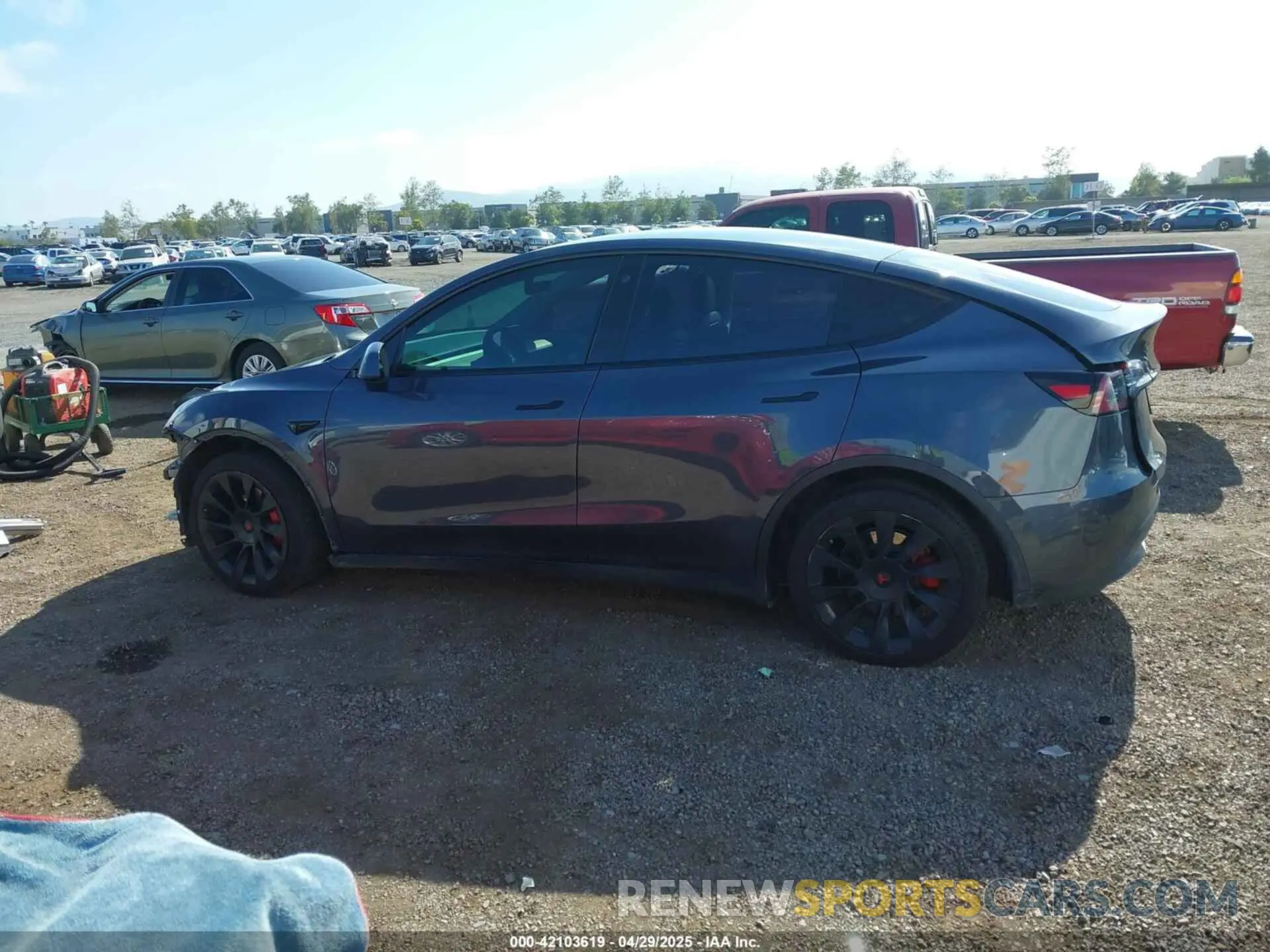 15 Photograph of a damaged car 7SAYGDEE5NF342226 TESLA MODEL Y 2022