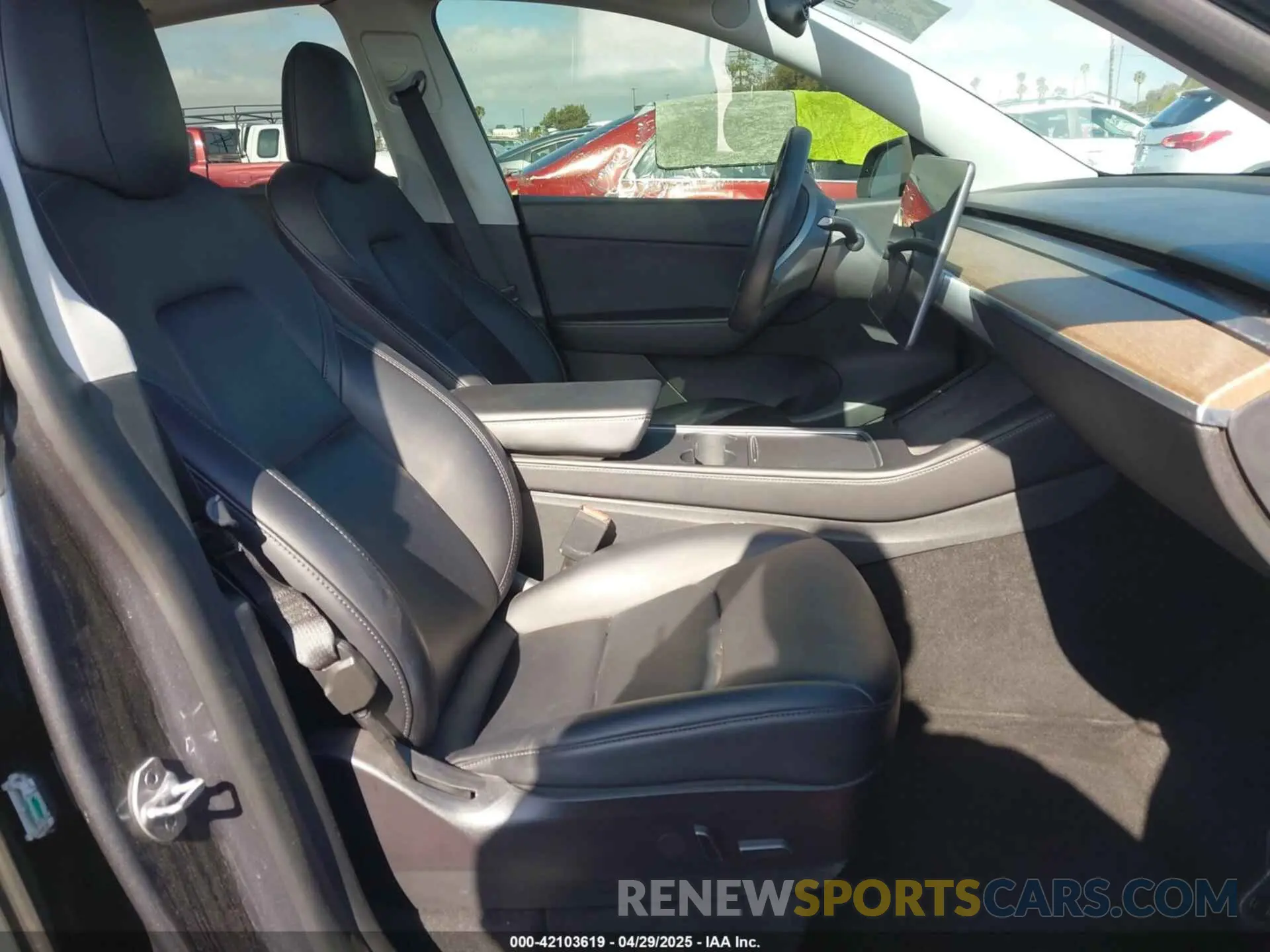 5 Photograph of a damaged car 7SAYGDEE5NF342226 TESLA MODEL Y 2022