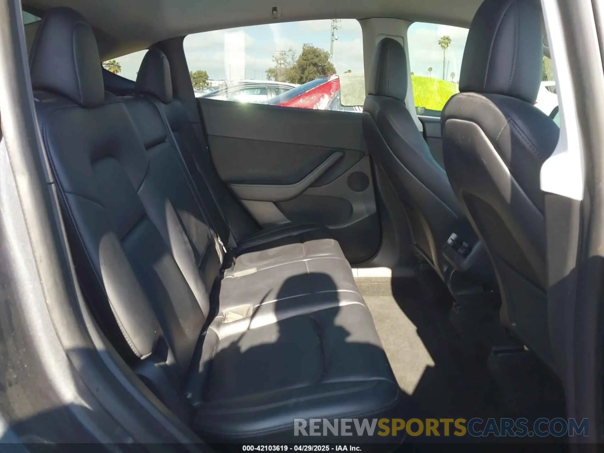 8 Photograph of a damaged car 7SAYGDEE5NF342226 TESLA MODEL Y 2022