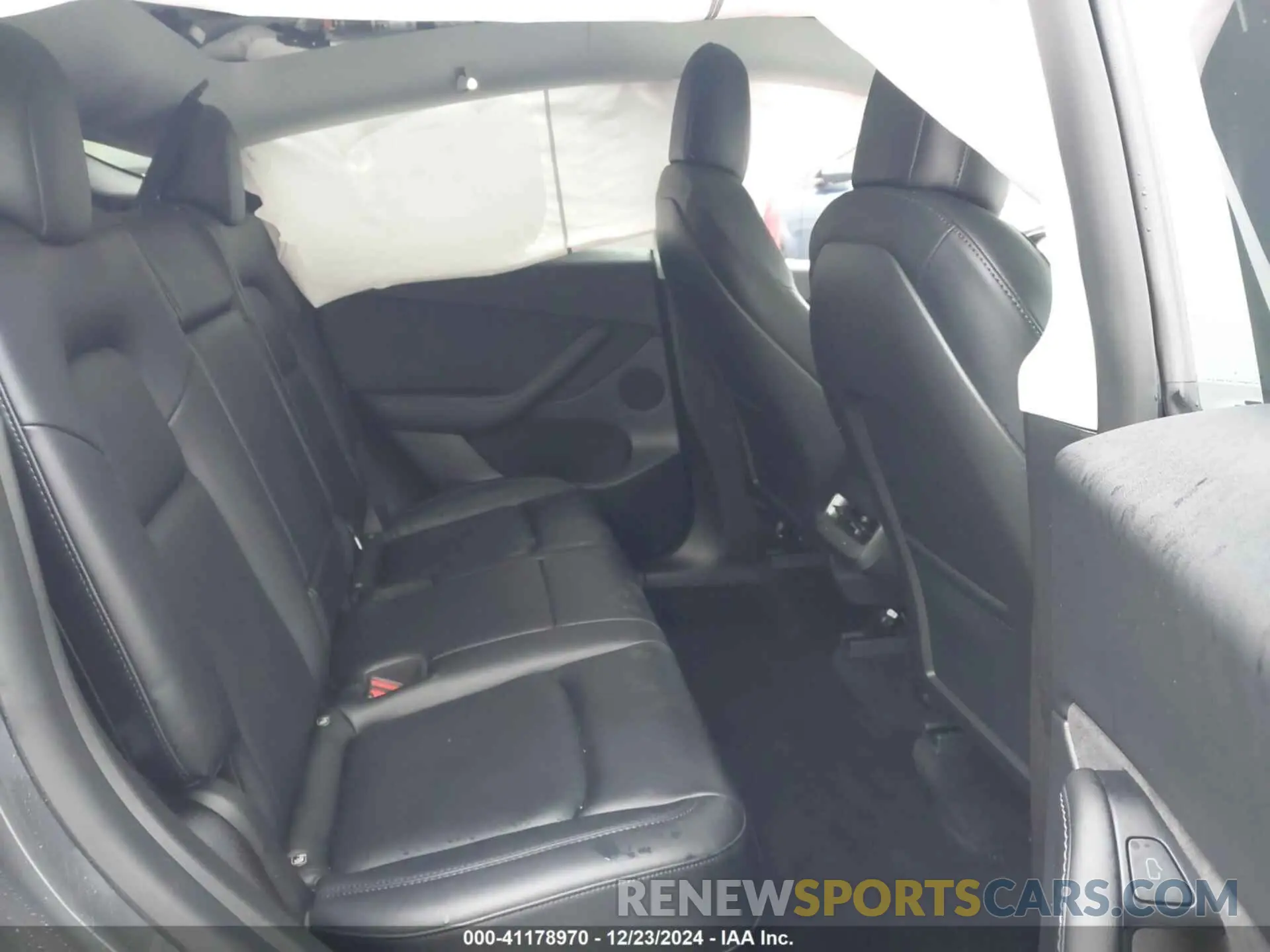 8 Photograph of a damaged car 7SAYGDEE5NF344445 TESLA MODEL Y 2022
